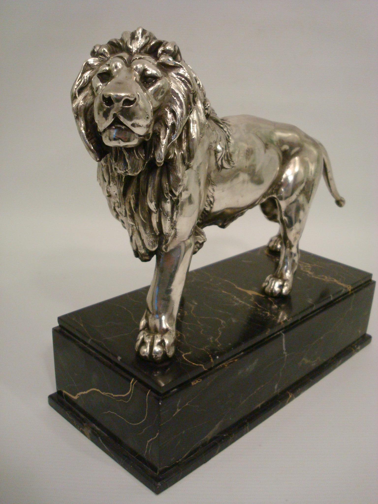 Large Silvered Lion Sculpture, France, Early 20th Century In Good Condition For Sale In Buenos Aires, Olivos
