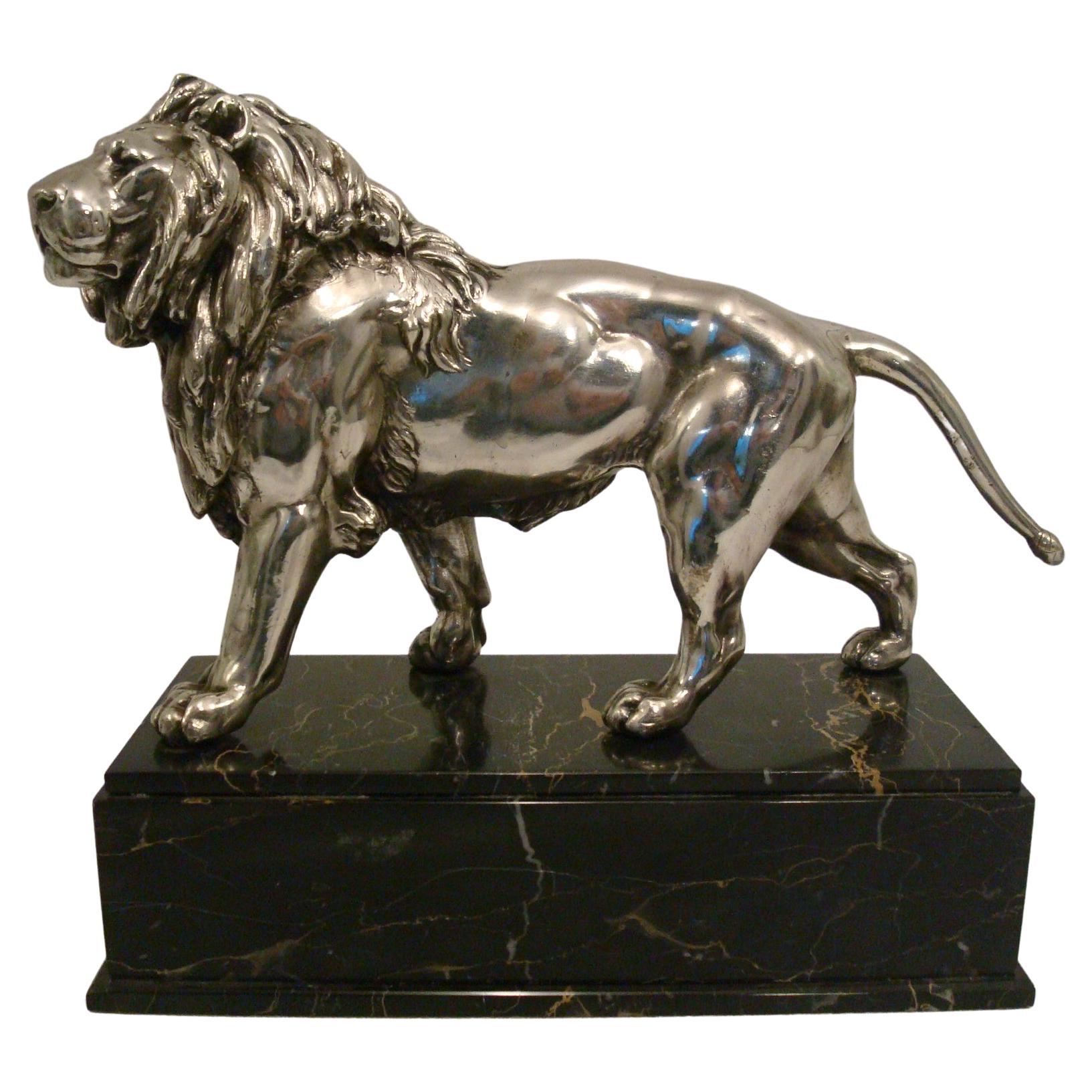 Grande sculpture de lion argenté, France, début du 20e siècle