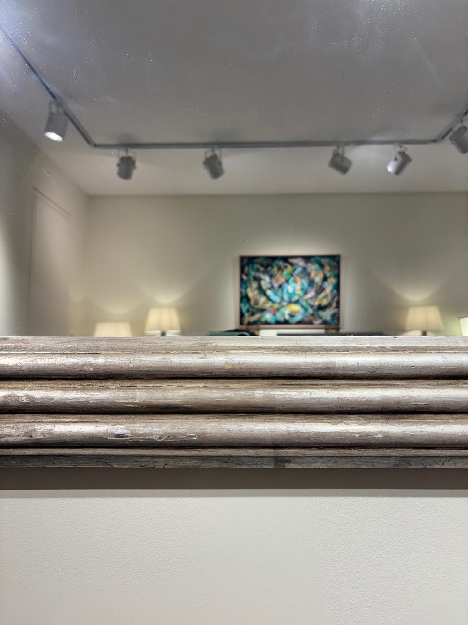 Gran espejo de madera plateada en venta 1