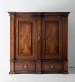 Großer, einfacher, neoklassizistischer dänischer Mahagoni-Schrank, um 1790