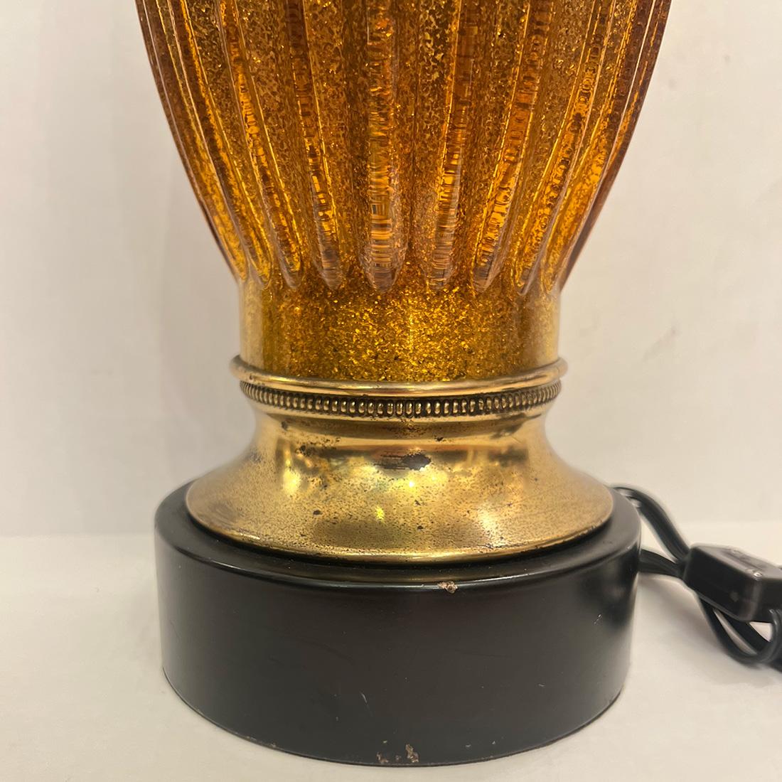 Large Single Amber Table Lamp In Good Condition For Sale In New York, NY