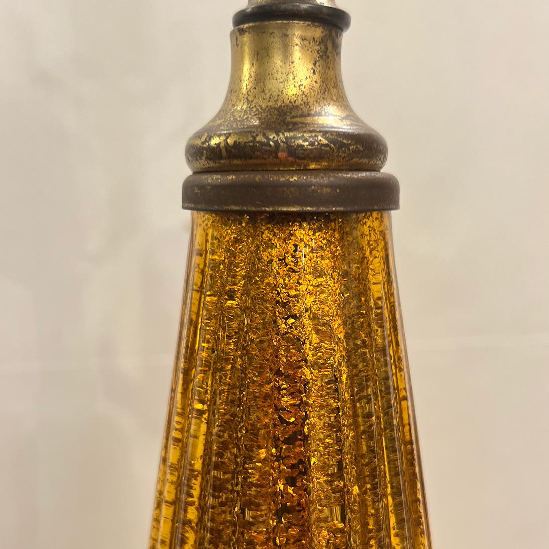 Große bernsteinfarbene Einzeltischlampe (Mitte des 20. Jahrhunderts) im Angebot