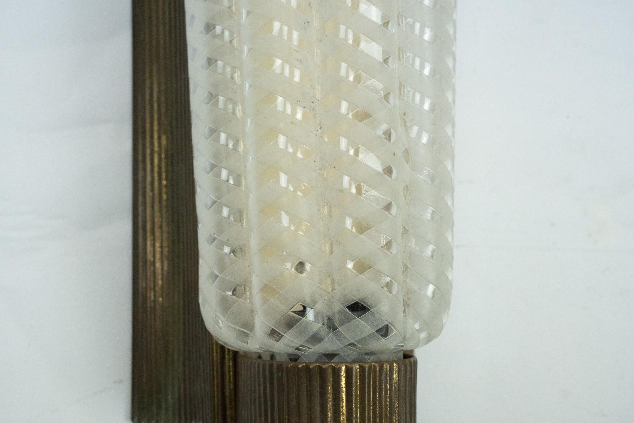 Große einzelne Art Deco-Leuchte aus Messing und Plexiglas. Italien 1930er Jahre im Angebot 4