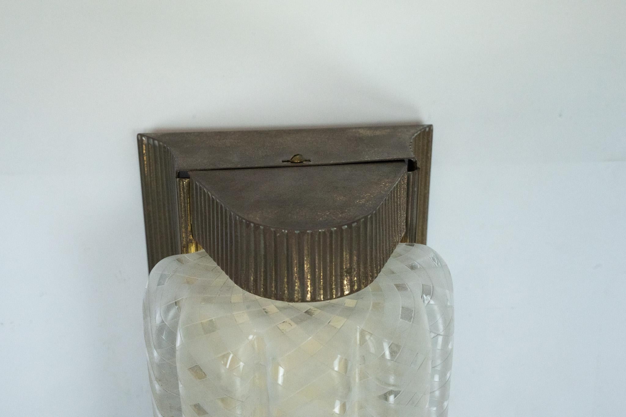 Große einzelne Art Deco-Leuchte aus Messing und Plexiglas. Italien 1930er Jahre im Angebot 6