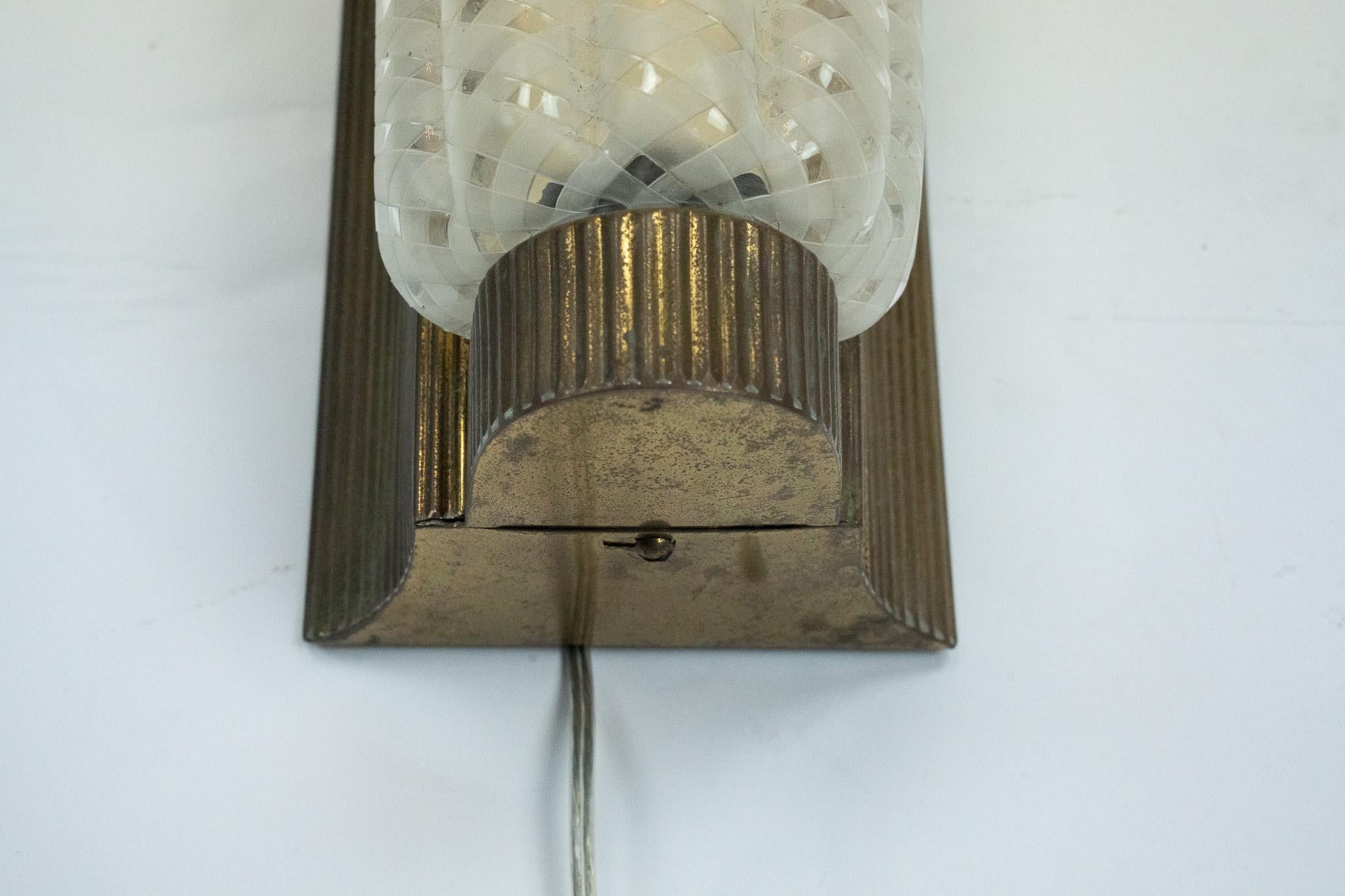 Große einzelne Art Deco-Leuchte aus Messing und Plexiglas. Italien 1930er Jahre im Angebot 8