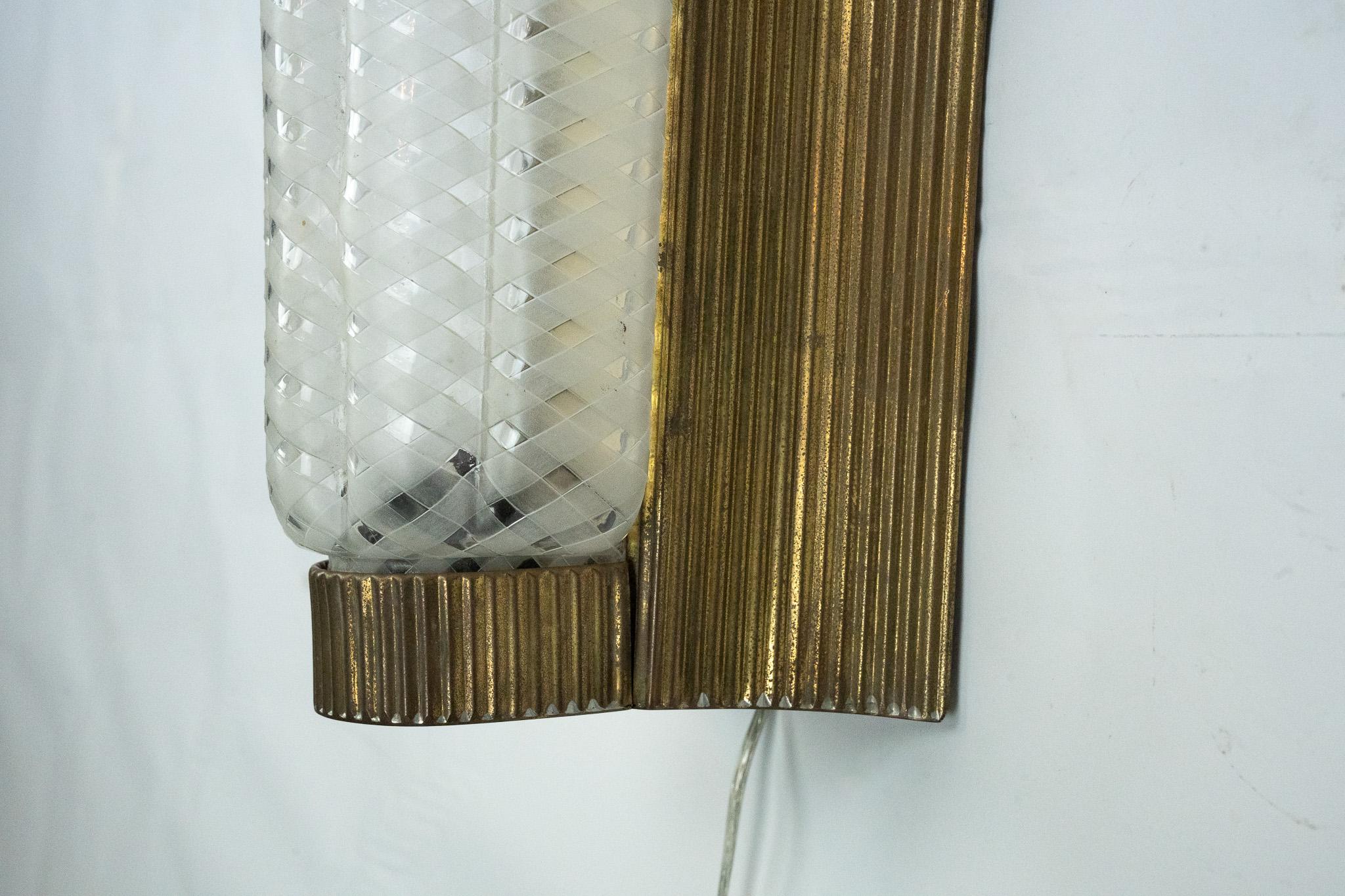 Große einzelne Art Deco-Leuchte aus Messing und Plexiglas. Italien 1930er Jahre im Angebot 10