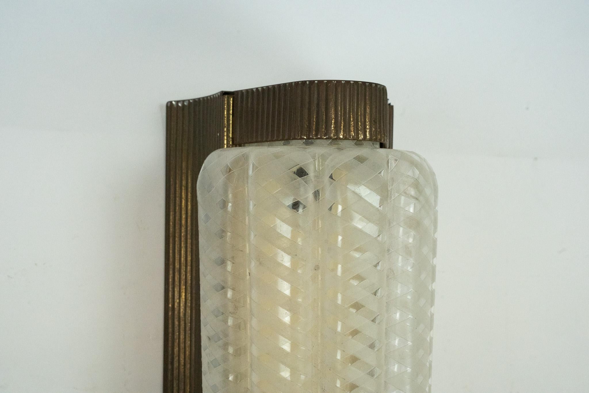 Große einzelne Art Deco-Leuchte aus Messing und Plexiglas. Italien 1930er Jahre im Angebot 2