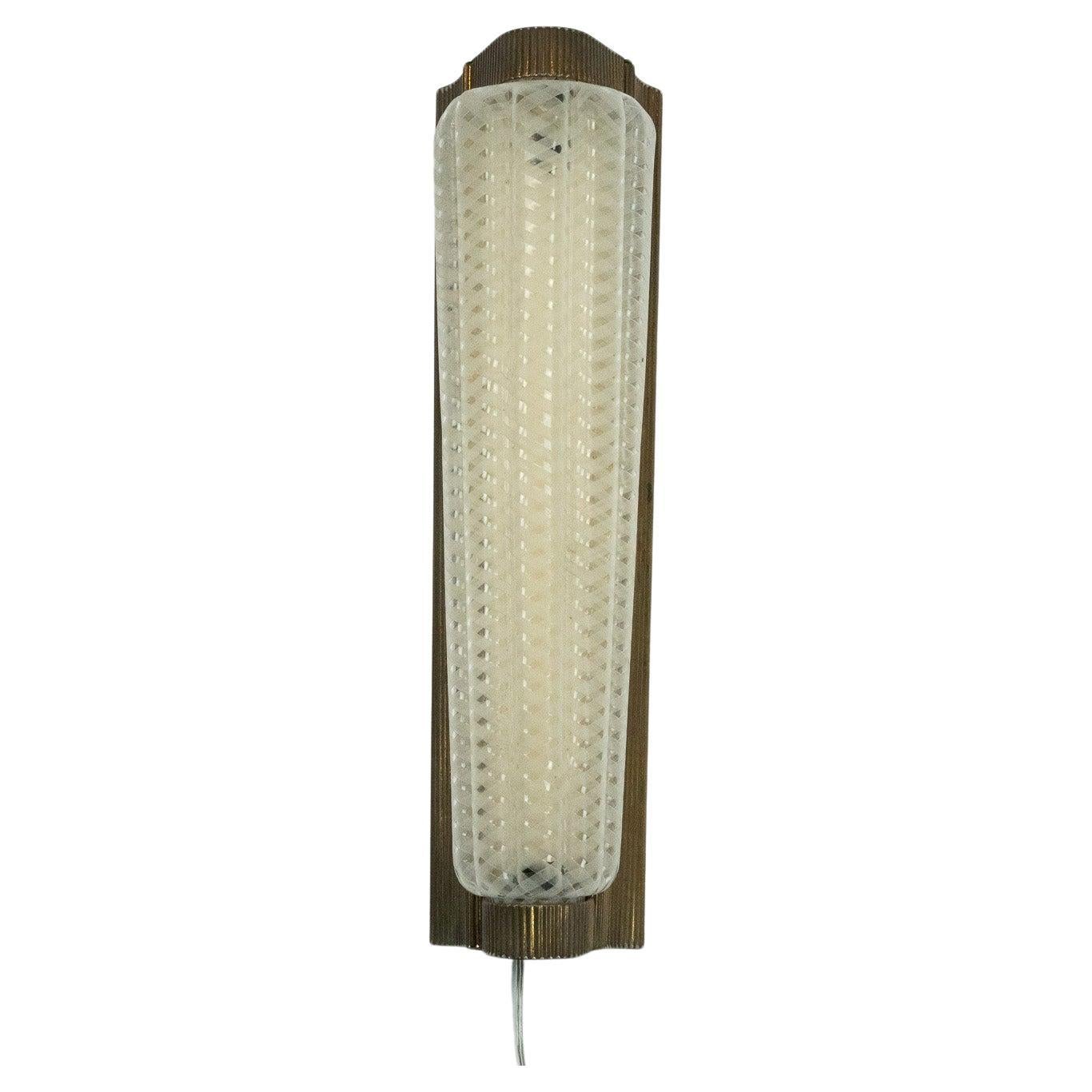 Große einzelne Art Deco-Leuchte aus Messing und Plexiglas. Italien 1930er Jahre