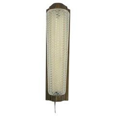 Large Single Art Deco sconce in brass and perspex. Italy 1930s