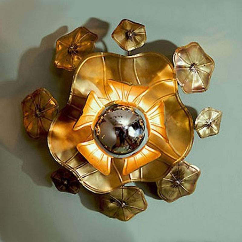 Plafoniera singola grande in ottone con fiore di loto in vendita 1