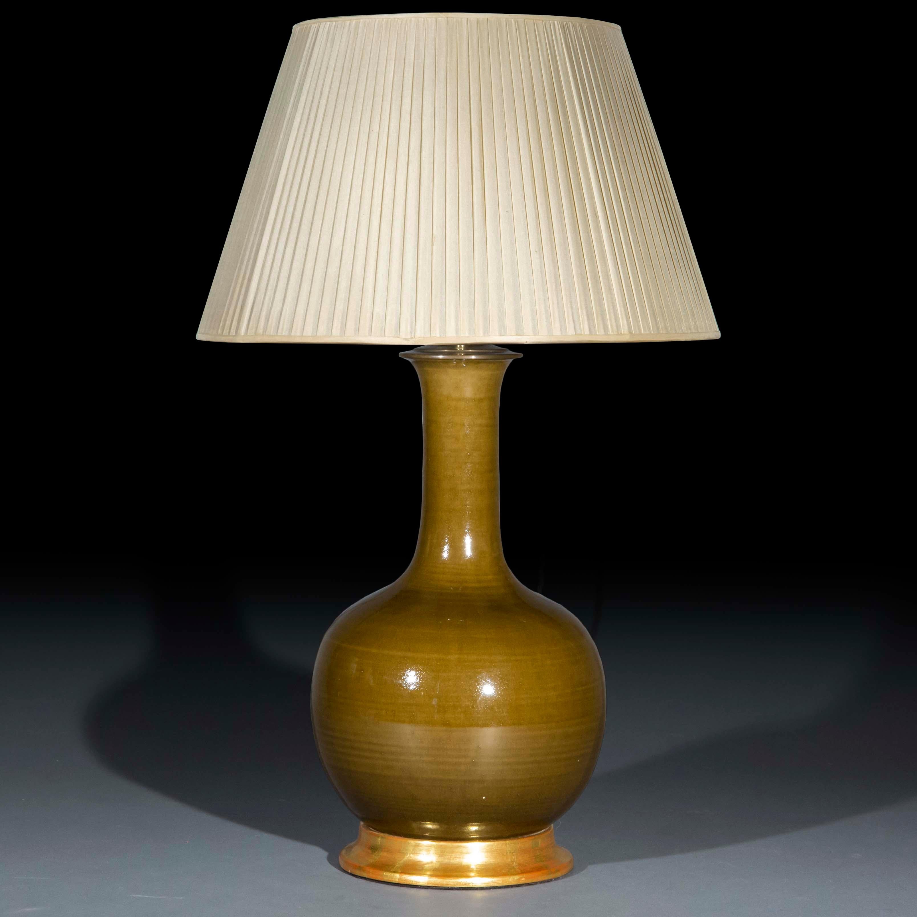 Christopher Spitzmiller's iconic Large Single Gourd lamp of large proportions, in the style of Chinese Ming dynasty vases. Entirely handmade in Christopher Spitzmiller's New York studio, on a 23k gold water-gilt base, with brass double socket