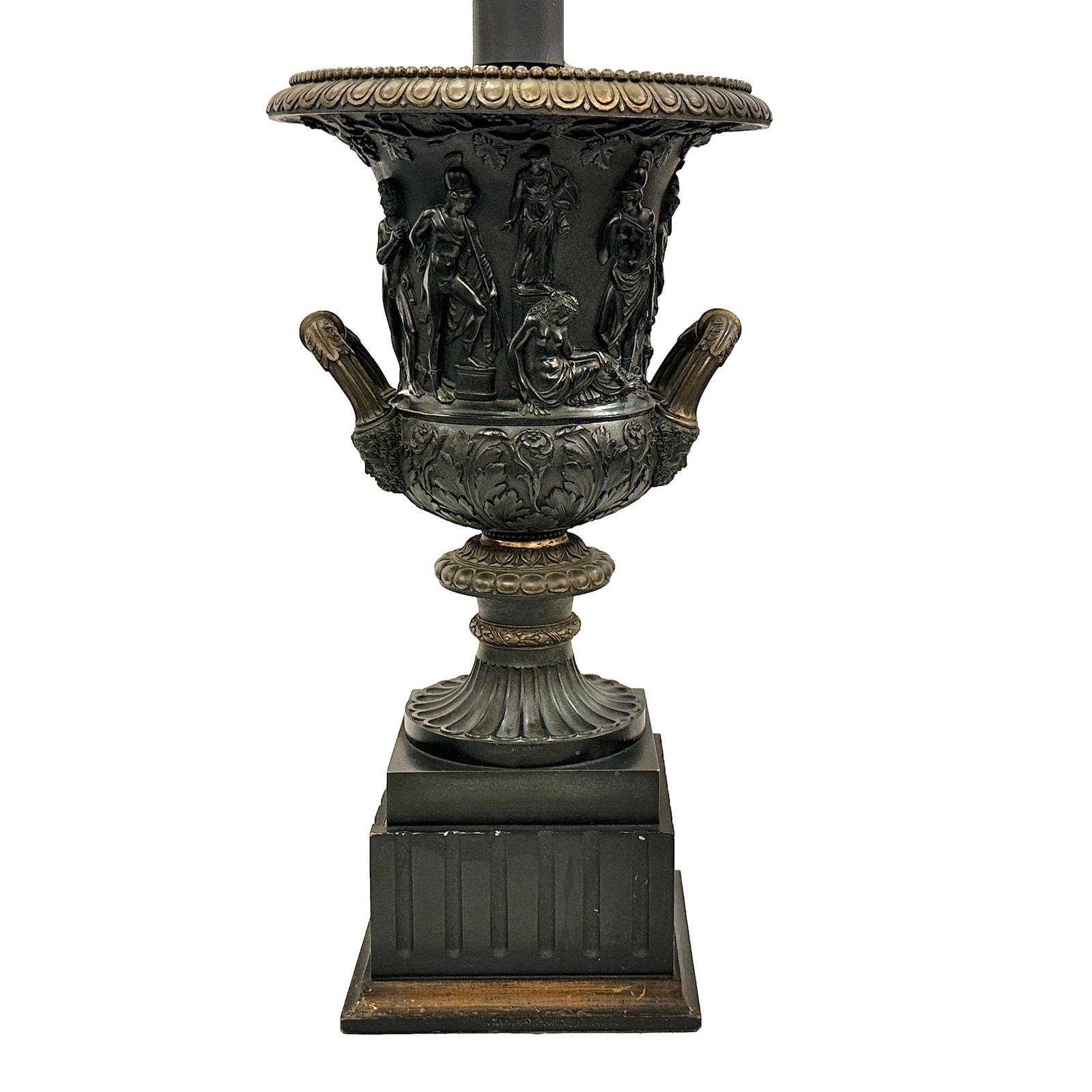 Large Single Neoclassic Urn Lamp In Good Condition For Sale In New York, NY