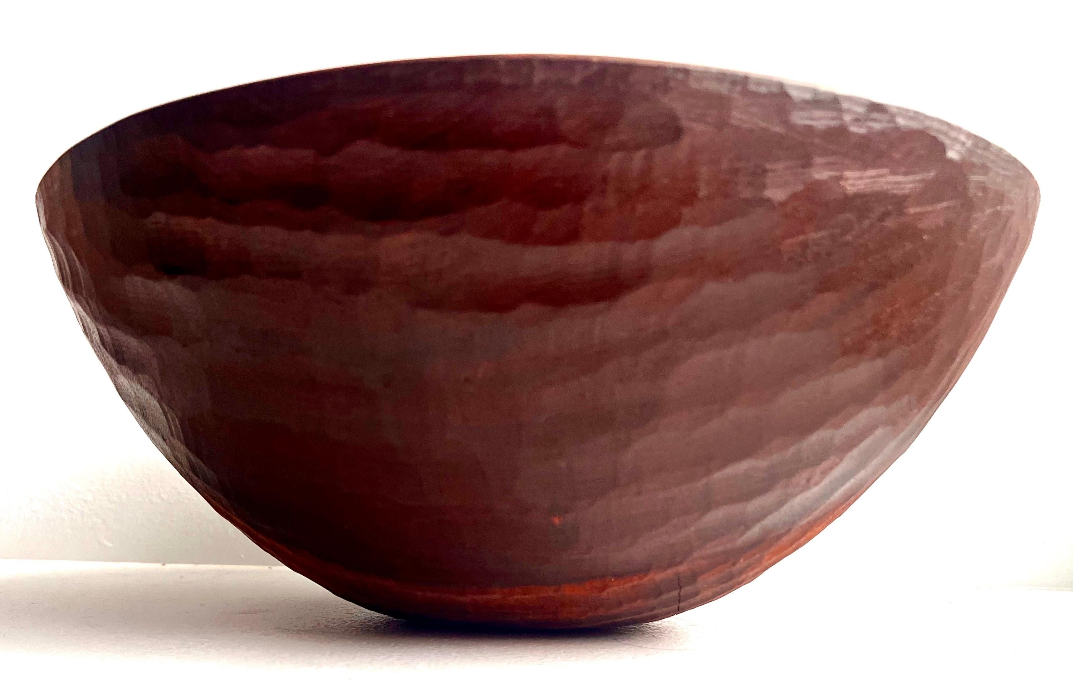 Classico americano Grande ciotola in legno rustico in un unico pezzo, artista sconosciuto in vendita