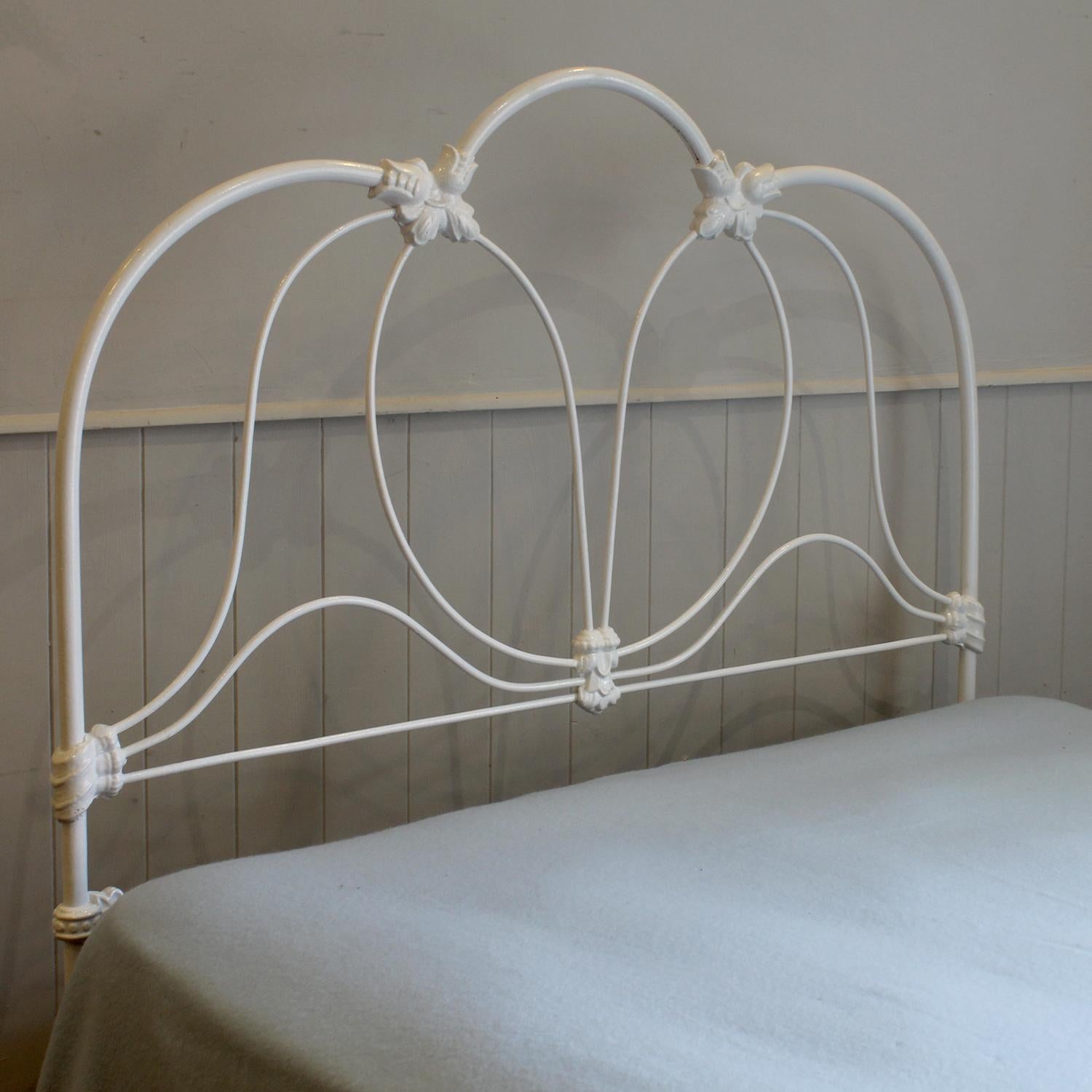 Large Single White Cast Iron Antique Bed MS73 For Sale 1