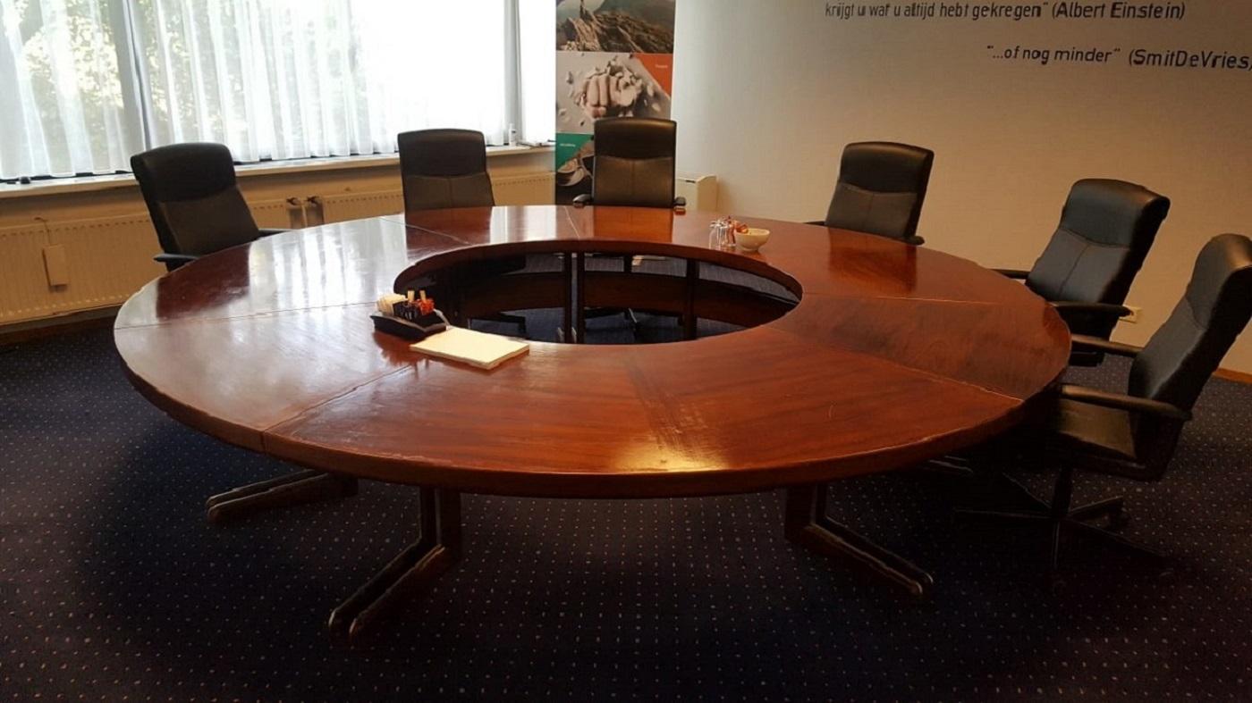 Beautiful large size 10 persons round conference table with a mahogany veneered top on metal legs with a chrome striping, this table is used at the conference room of Akzo Nobel. It's made in the second half of the 20th century in the Netherlands.