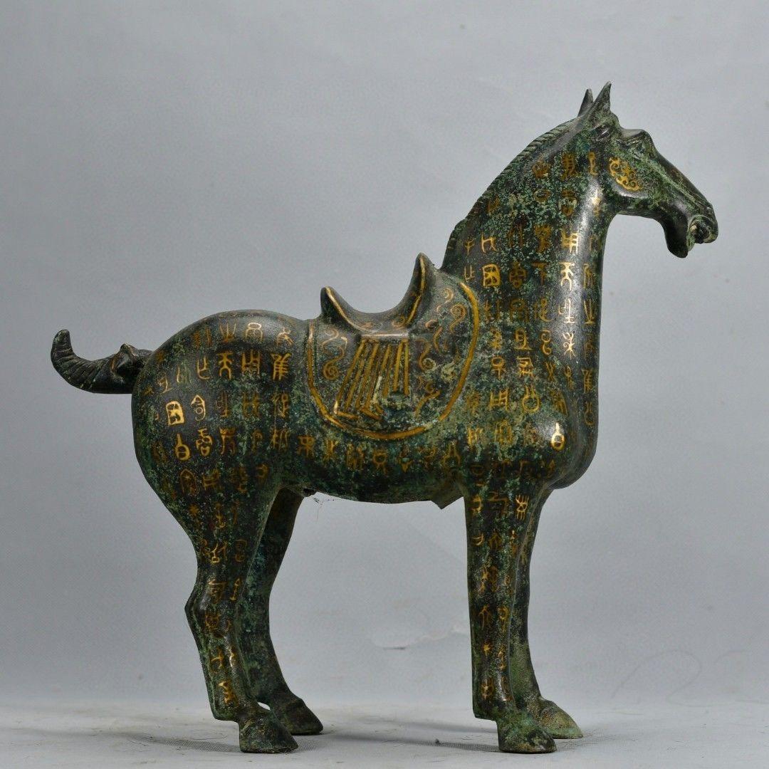 Statua di cavallo antico in piedi in bronzo di grandi dimensioni con personaggi in Bigli in vendita 2