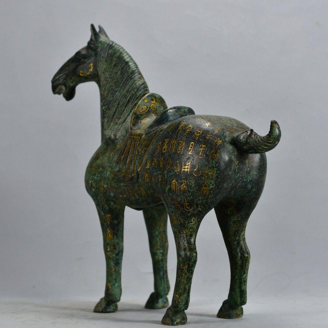 Statua di cavallo antico in piedi in bronzo di grandi dimensioni con personaggi in Bigli in vendita 3