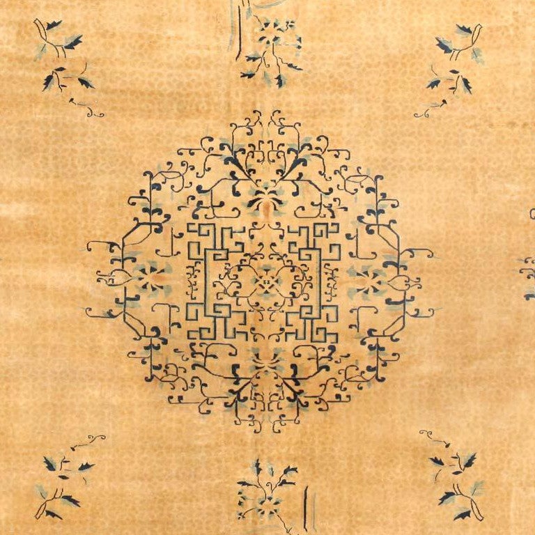 Antique Chinese rug, origin: China, circa 1900 –Size: 16 ft 9 in x 21 ft (5.11 m x 6.4 m)

Impeccably styled, this exquisite antique Chinese rug makes a bold impression with its expansive field, intricate surface patterns and sparse medallions.