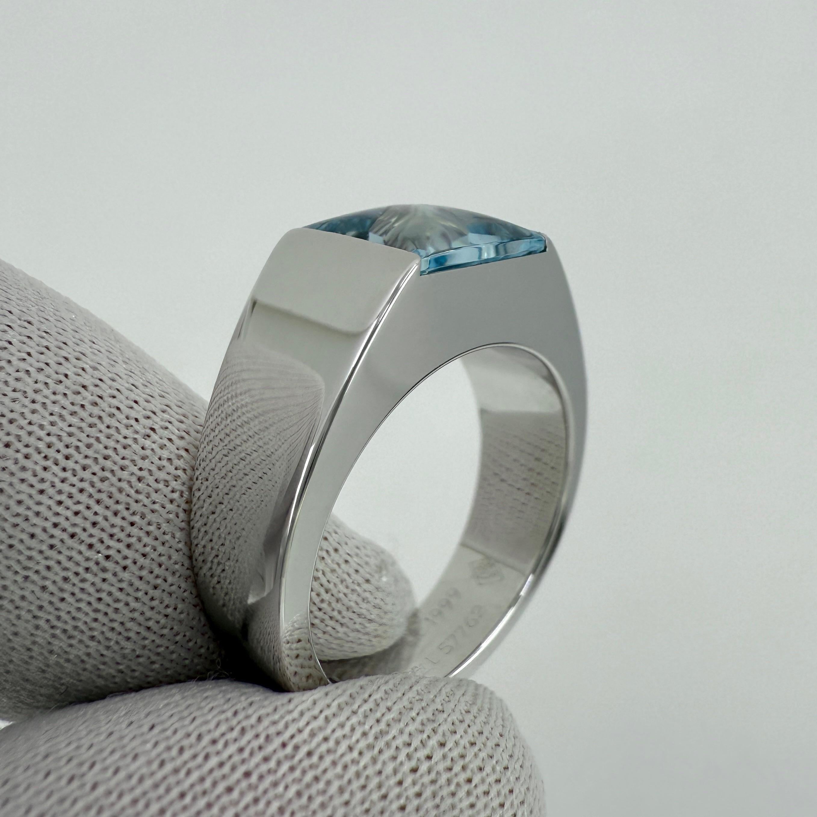 Anello Cartier di grandi dimensioni con acquamarina blu tagliata a cuscino quadrato in oro bianco 18 carati in vendita 1
