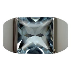 Anello Cartier di grandi dimensioni con acquamarina blu tagliata a cuscino quadrato in oro bianco 18 carati