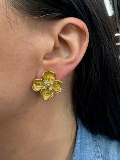 Large Size Diamond Flower Stud Earrings 0.56 Carats 18 Karat Yellow Gold