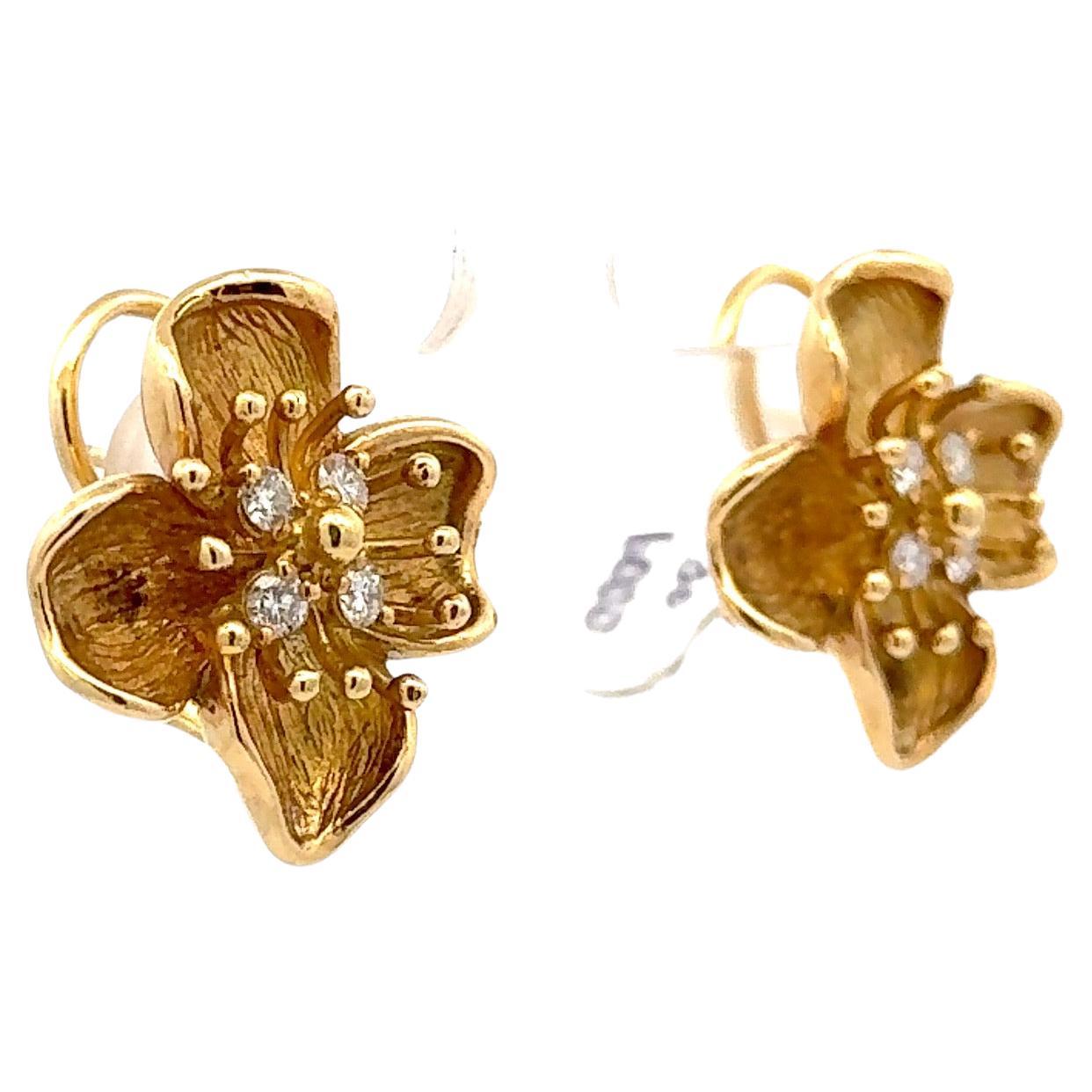 Taglio rotondo Orecchini a perno con fiore di diamante di grandi dimensioni 0,56 carati in oro giallo 18 carati in vendita