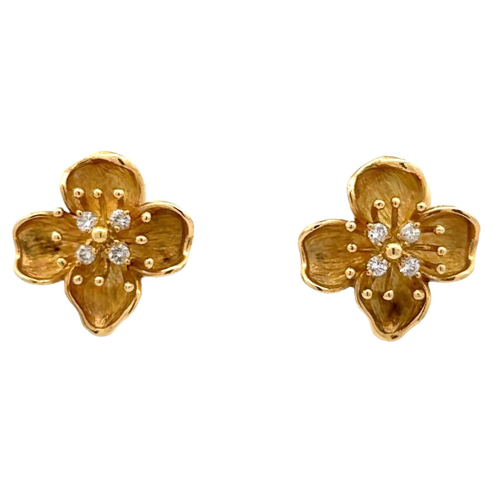 Orecchini a perno con fiore di diamante di grandi dimensioni 0,56 carati in oro giallo 18 carati in vendita
