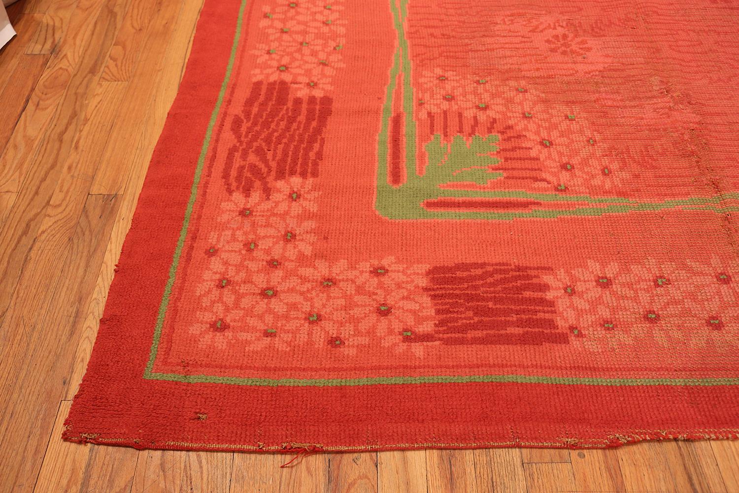 Beautiful large size vintage French Art Nouveau rug, country of origin: France, date circa early 20th century. Size: 13 ft 3 in x 18 ft 7 in (4.04 m x 5.66 m)

A taut sinuous inner border of interlacing vines with small palmettes is Classic Art