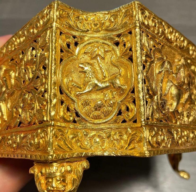 Large Size Gem Set and Enamel Indian Gold Box 8