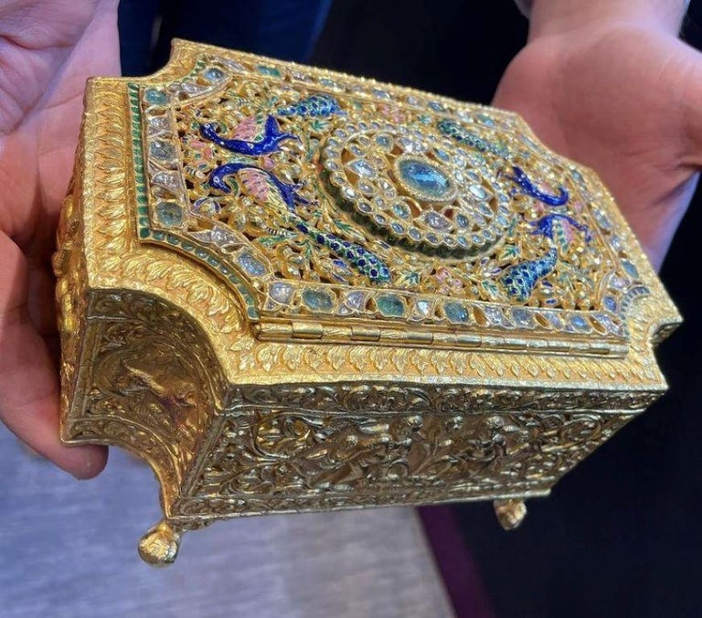 Large Size Gem Set and Enamel Indian Gold Box

18 karat gold intricately engraved with enamel peacocks set with diamonds and gemstones 

Measurements: 6.35