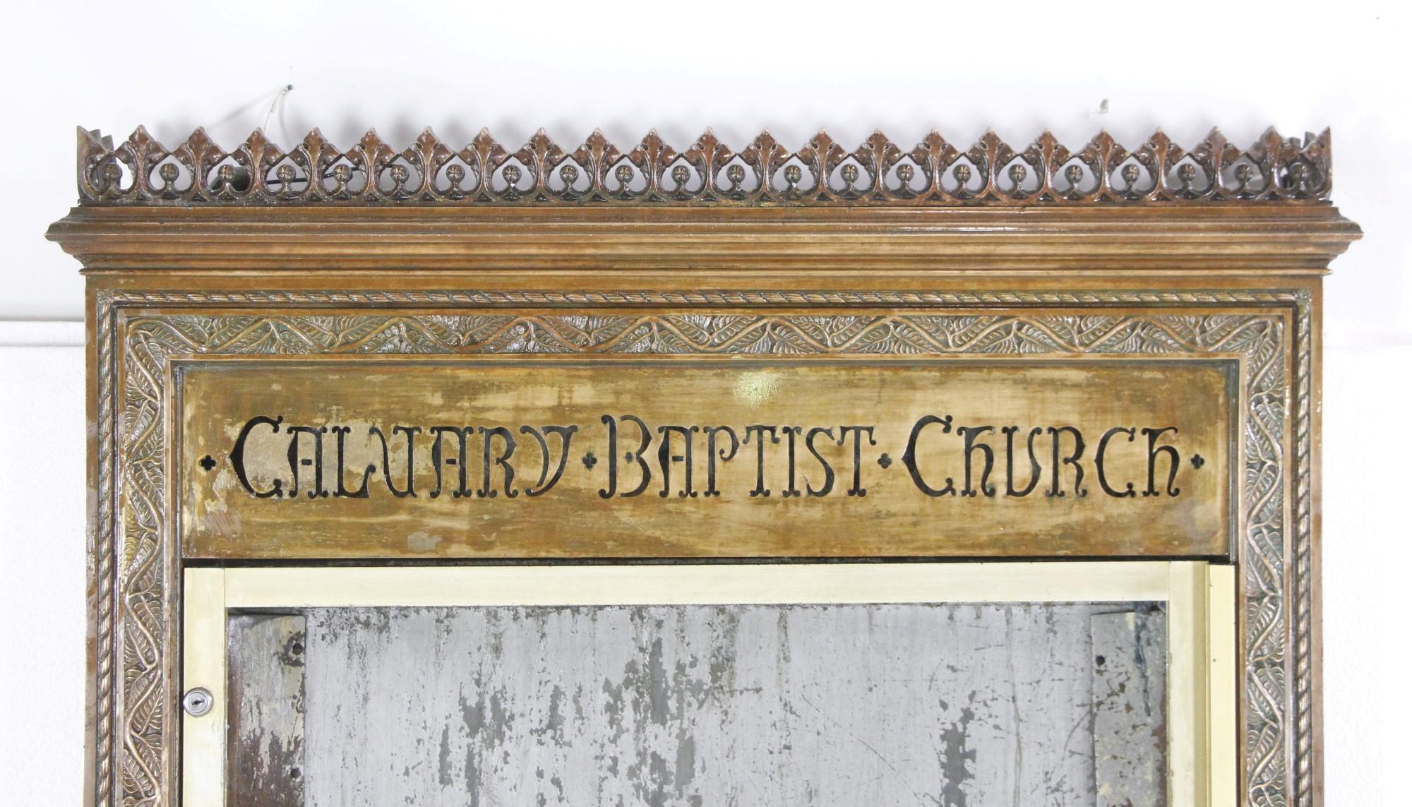 Gothique Directory de l'église baptiste Calvary de grande taille en bronze gothique West 57th St NYC en vente