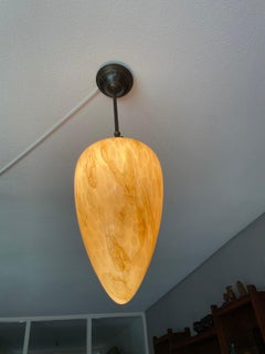 Grande taille et superbe lampe suspendue en forme de cône de style Art déco du milieu du siècle dernier