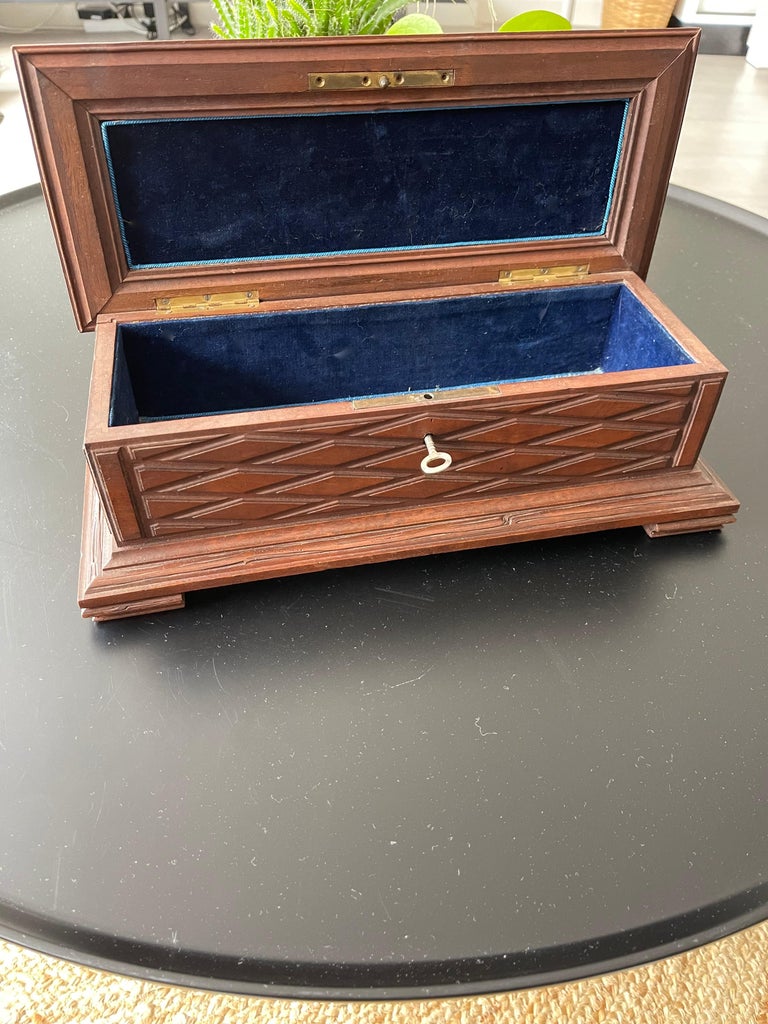 Large Size & Great Quality Carved Jewelry, Treasure or Collecting Box / Casket For Sale 7