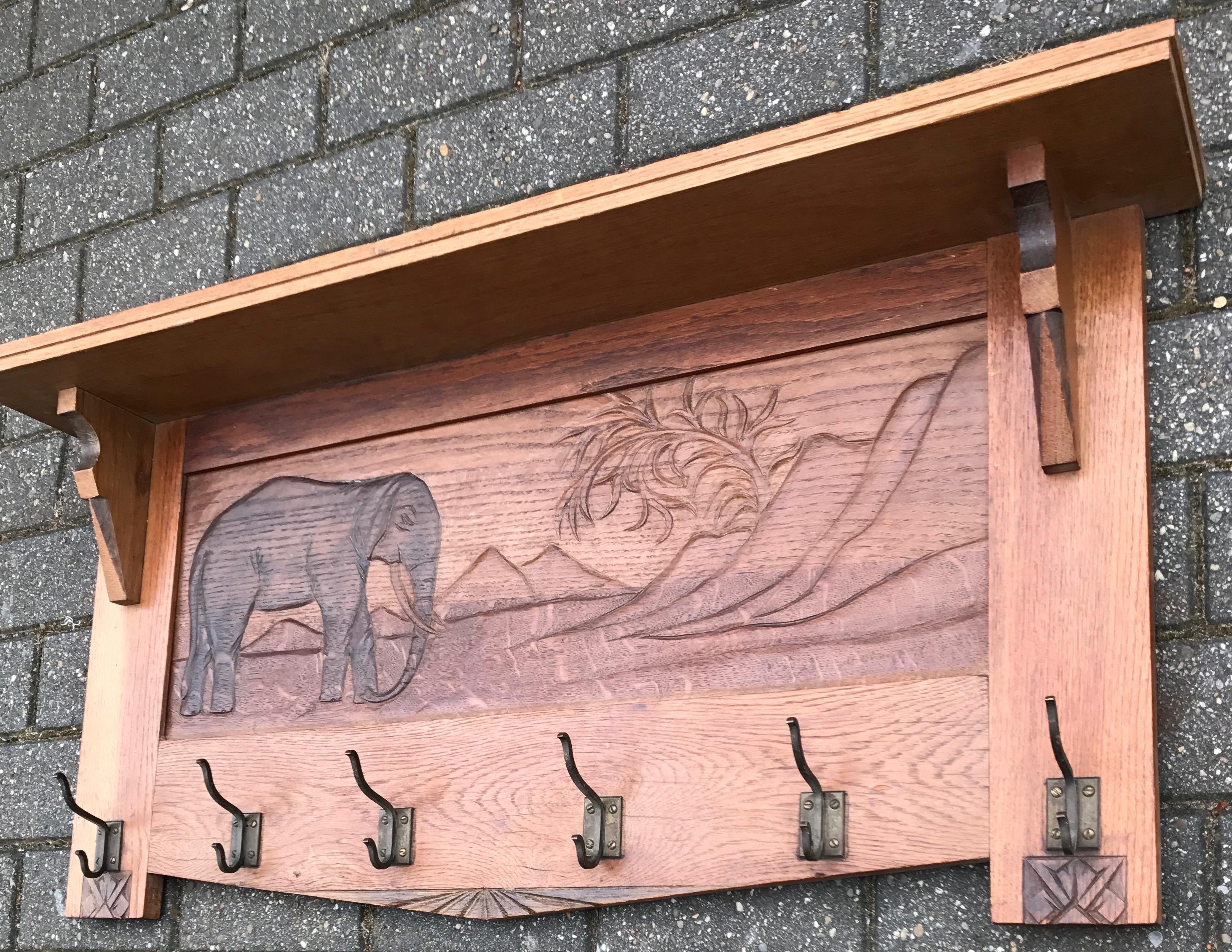 Großer und handgeschnitzter Art-Déco-Wandmantelständer in Großformat mit Stier-Elefanten in Relief im Angebot 2