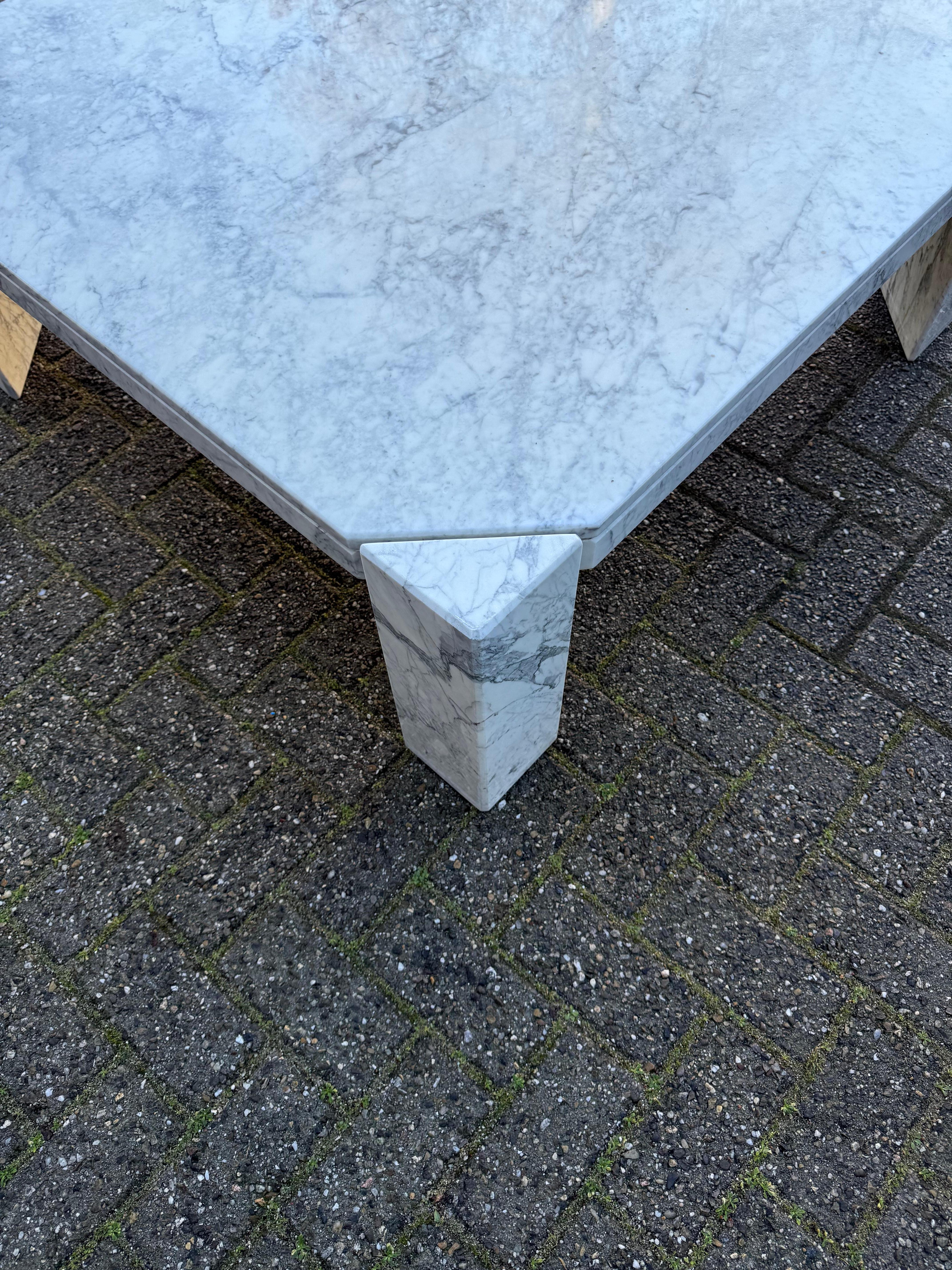 Grand en  Table à café ou à cocktail en marbre blanc du milieu du siècle, Design/One italien en vente 4