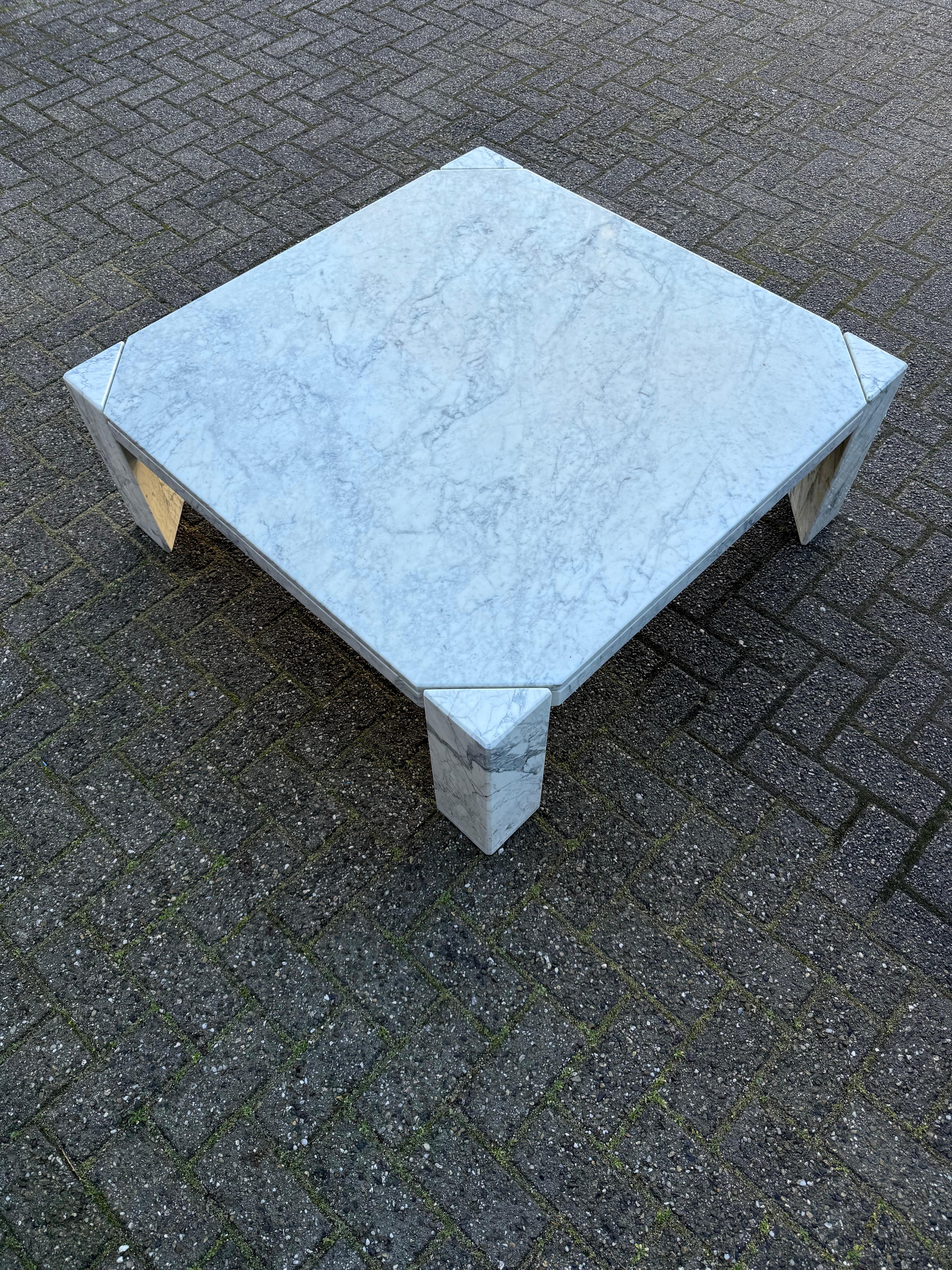 Grand en  Table à café ou à cocktail en marbre blanc du milieu du siècle, Design/One italien en vente 5