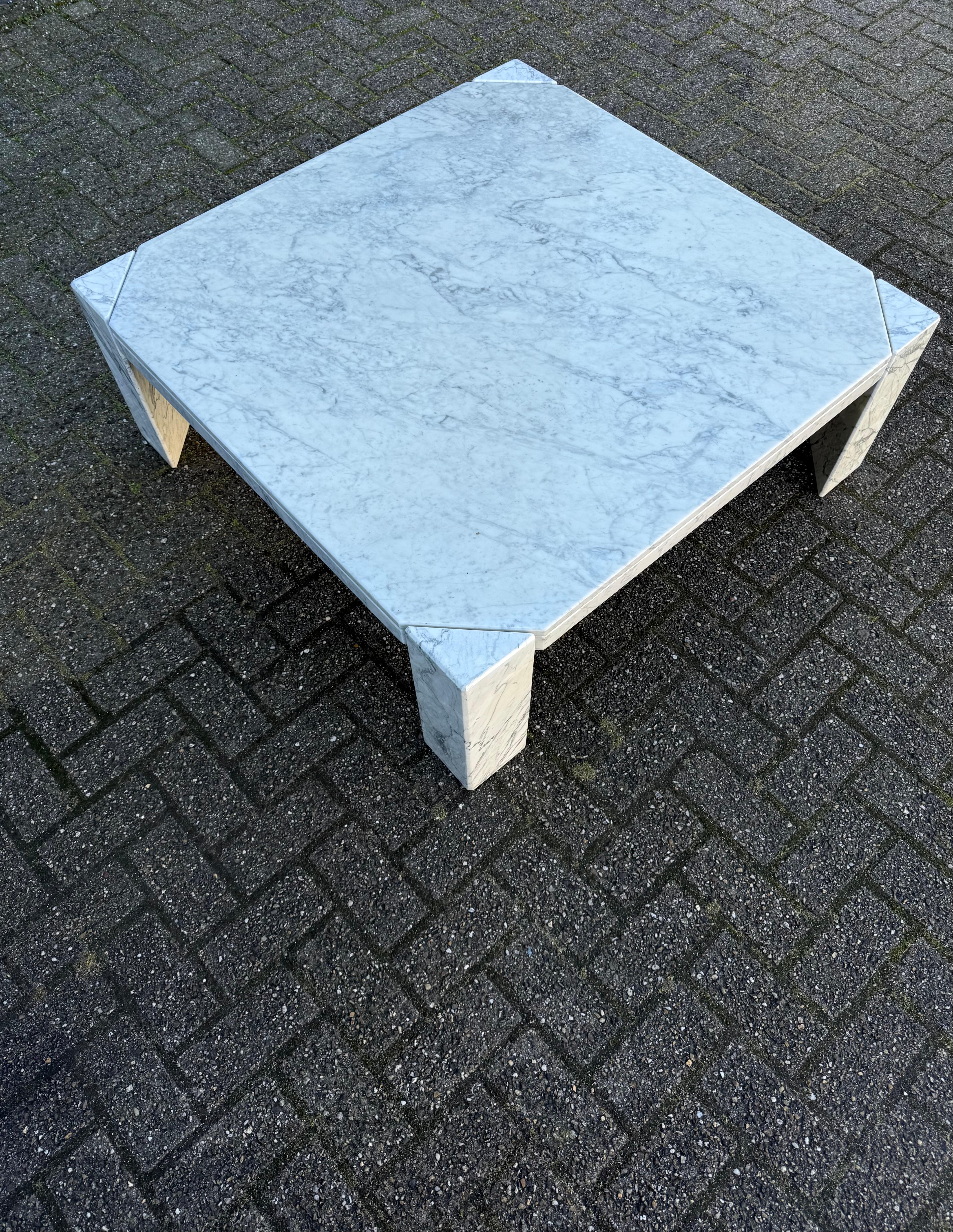 Grand en  Table à café ou à cocktail en marbre blanc du milieu du siècle, Design/One italien en vente 10