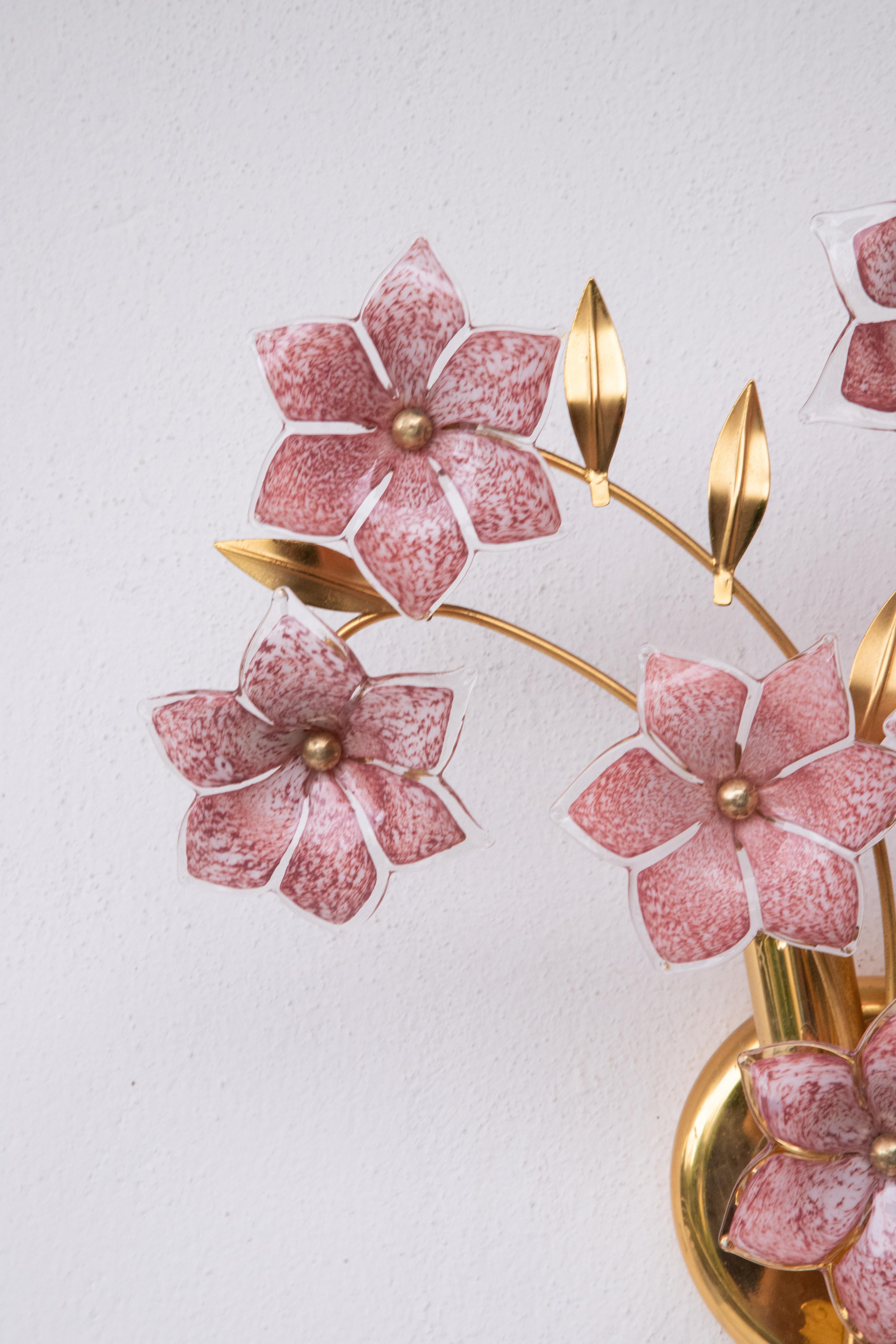 Pretty wall light with Murano glass pink flowers.
Accommodates two E14 screw-in bulbs, European standards, possible replace for Us standard.
Measurements:
44 cm width
Height 45 cm
13 cm depth