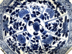Mid-size Octagonal Saucer, Qing Dynasty, Kangxi era, circa 1690.