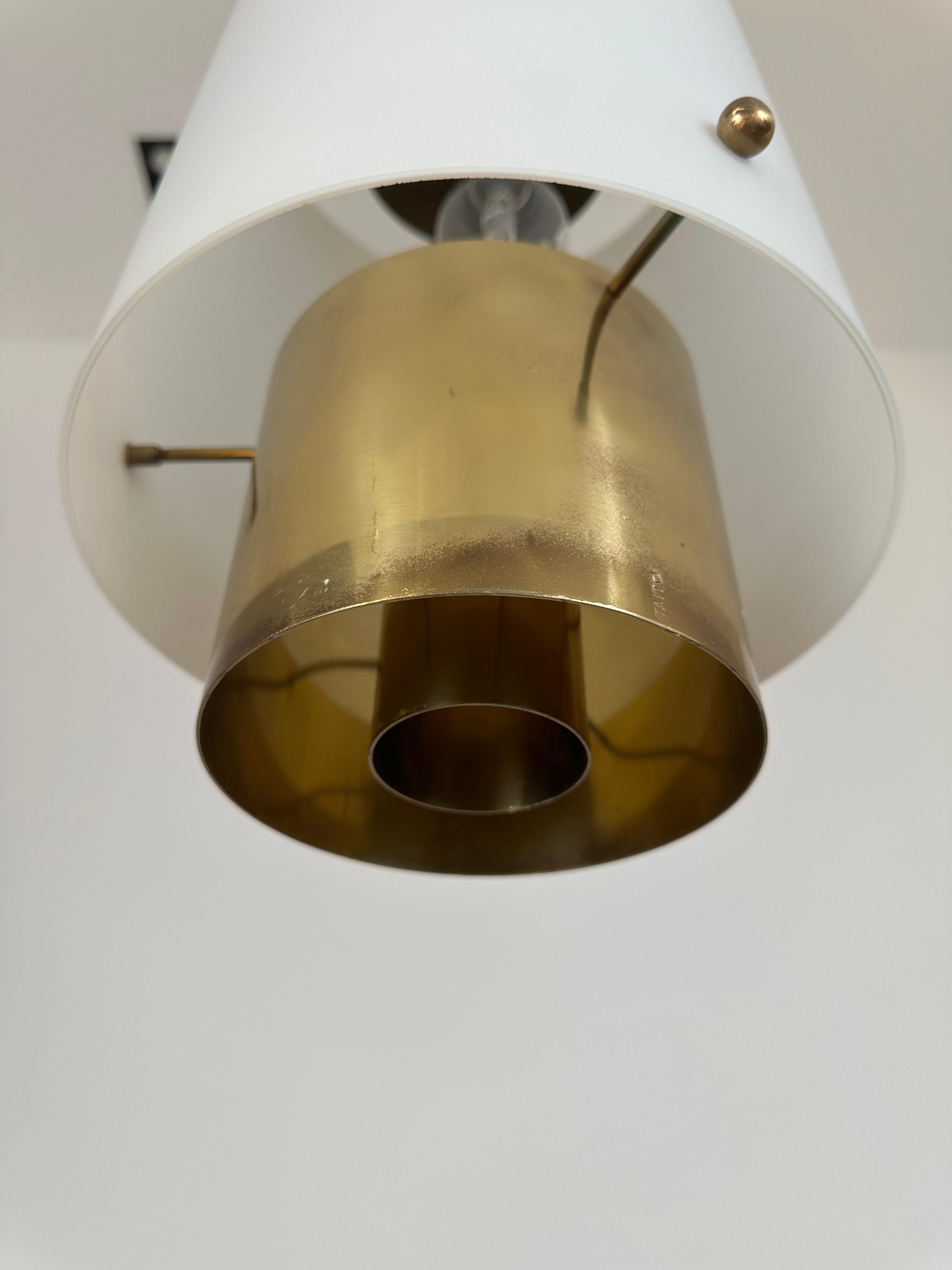 Scandinavo moderno Lampada a sospensione Paavo Tynell di Taito Oy di grandi dimensioni - anni '50 in vendita