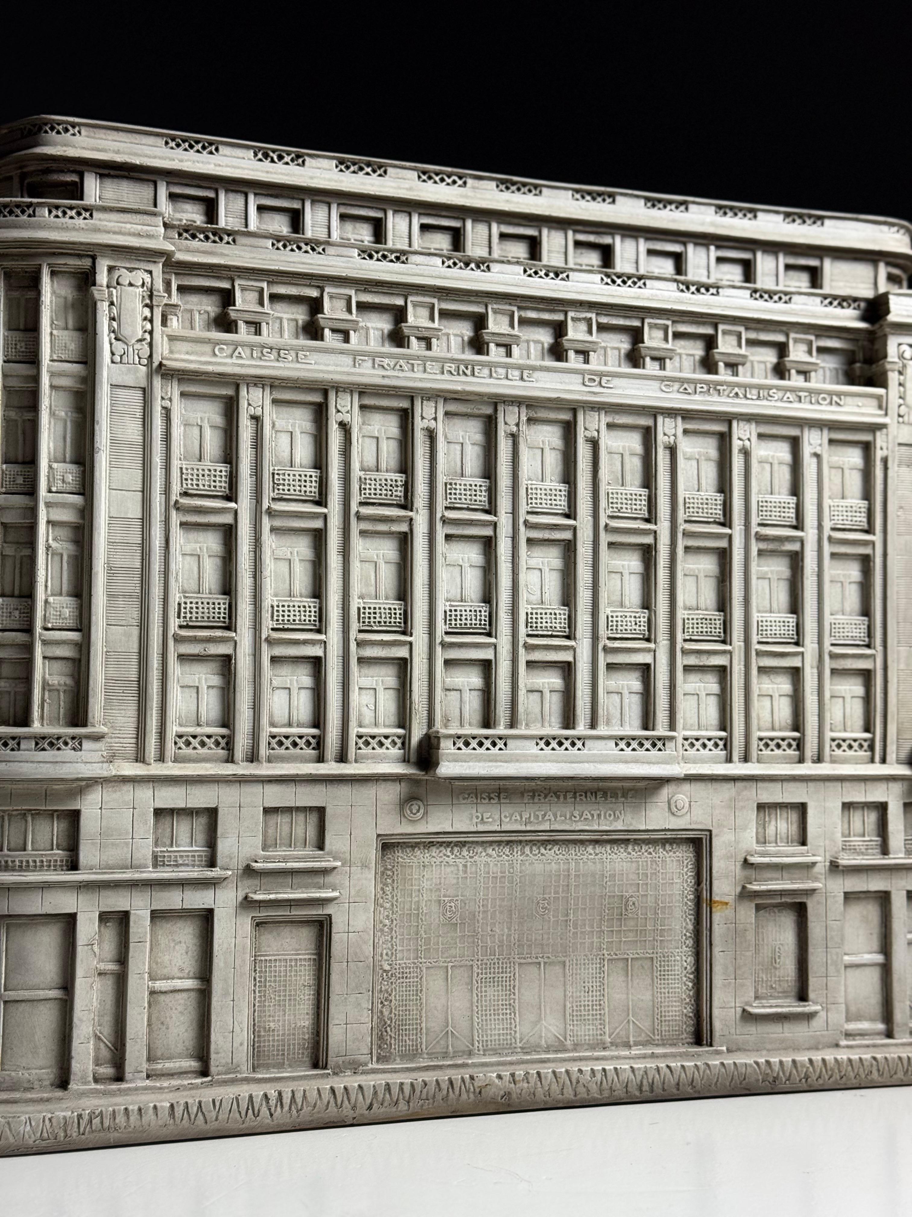 Modello in scala di grandi dimensioni della Caisse Fraternelle Lille in vendita 13