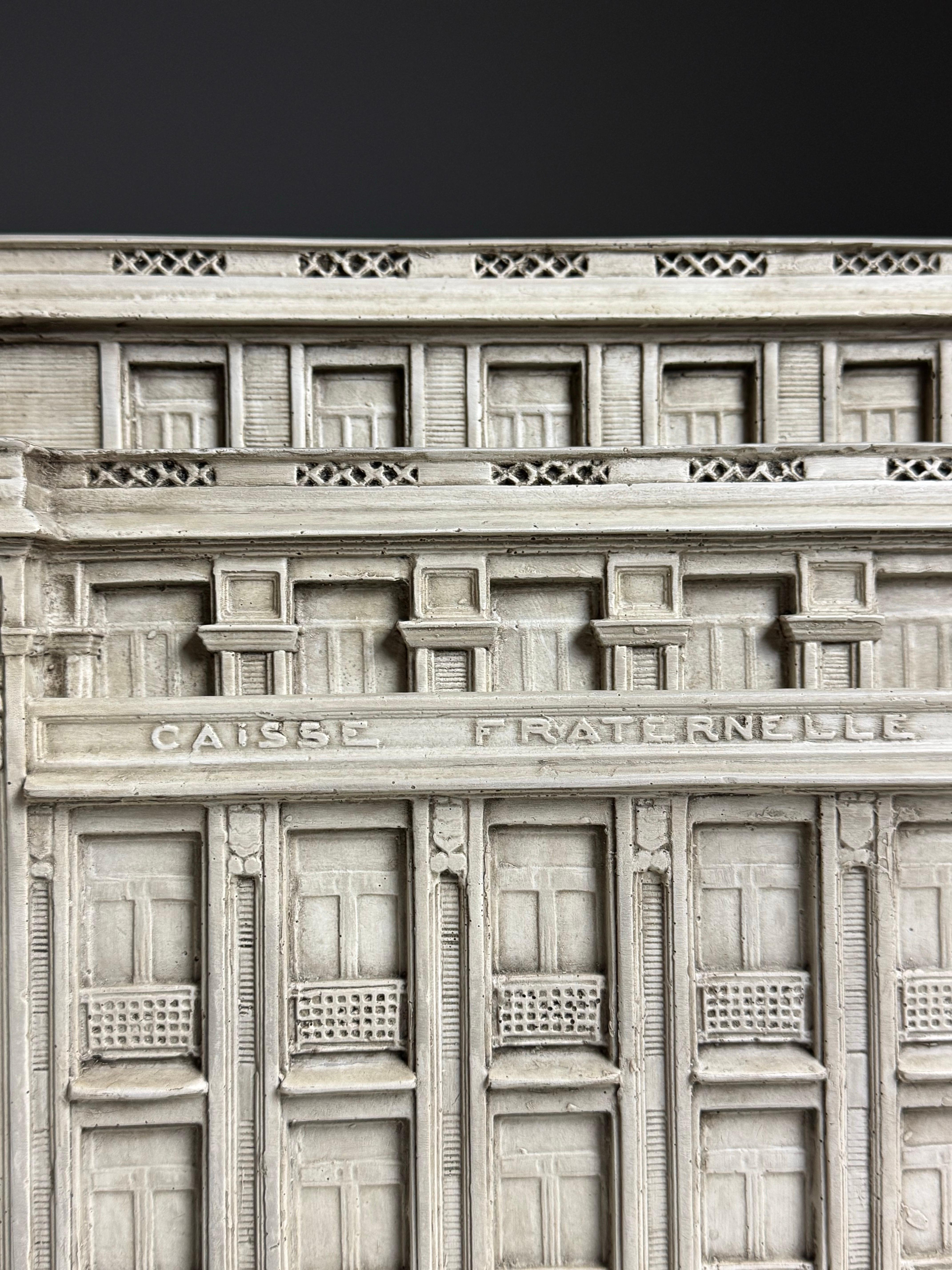 Modello in scala di grandi dimensioni della Caisse Fraternelle Lille in vendita 4