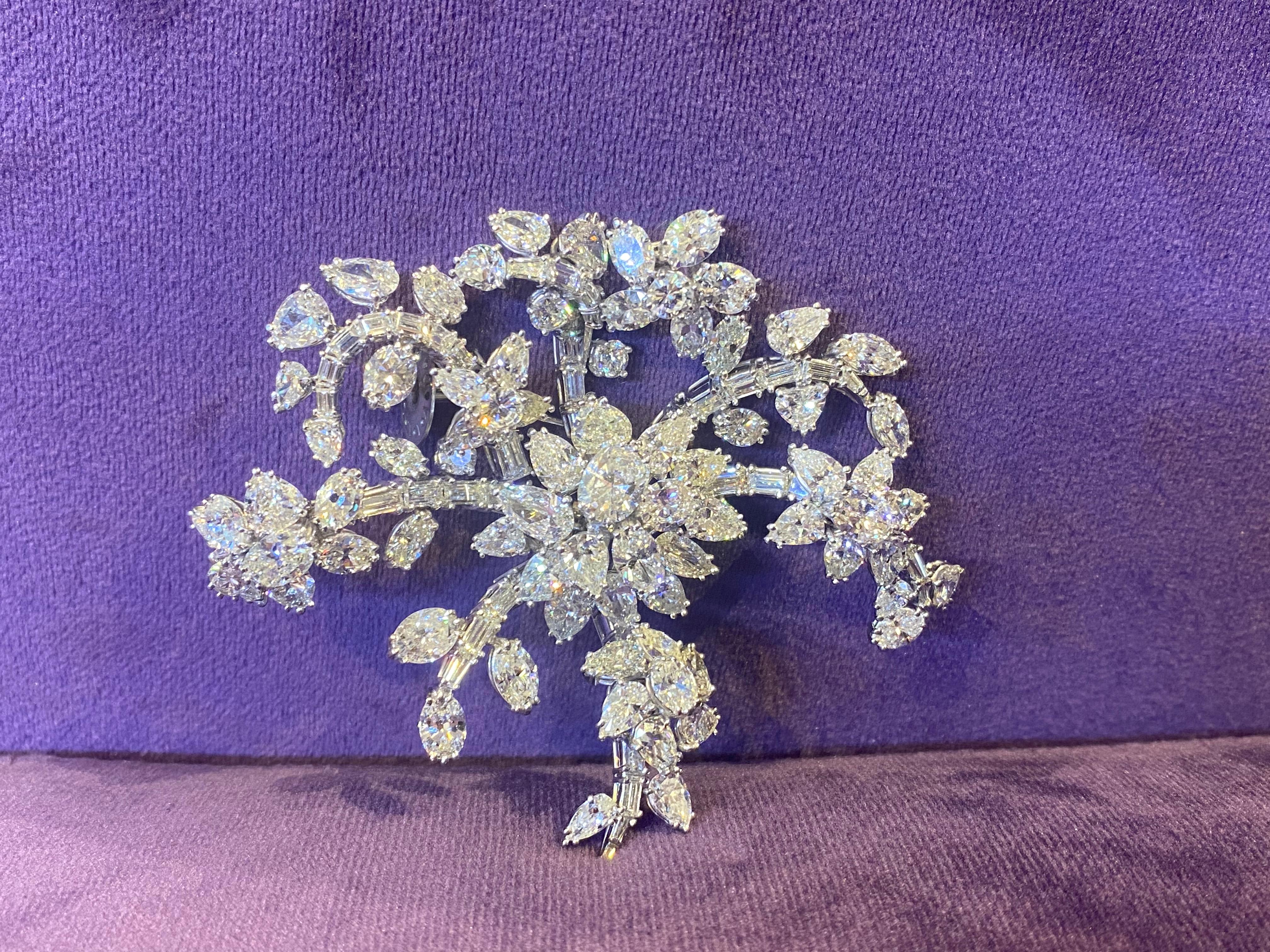 Large Size Diamond En Tremblant Brooch In Excellent Condition For Sale In New York, NY