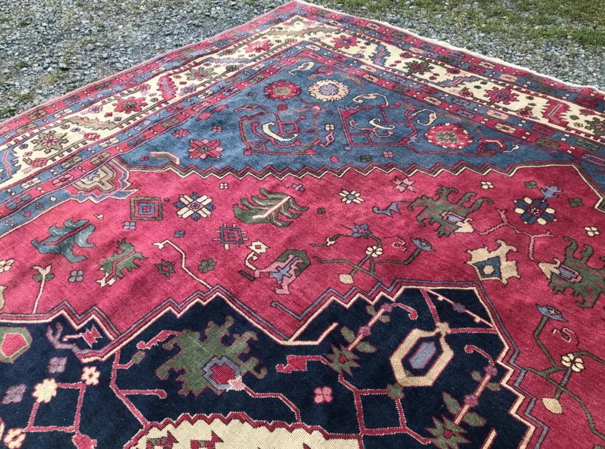 Wool Large-Size Turkish Serapi Hand-Knotted Rug in Mint Condition For Sale