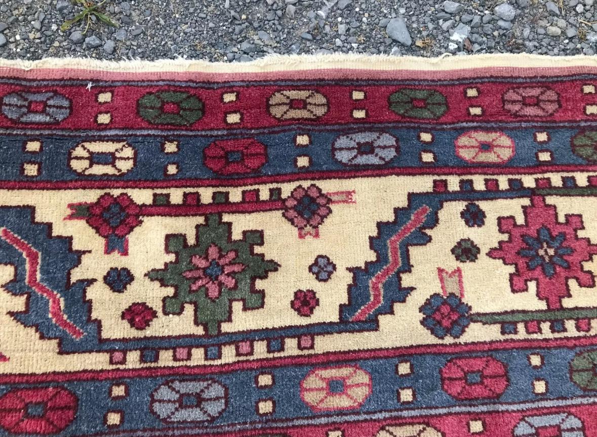 Large-Size Turkish Serapi Hand-Knotted Rug in Mint Condition For Sale 3