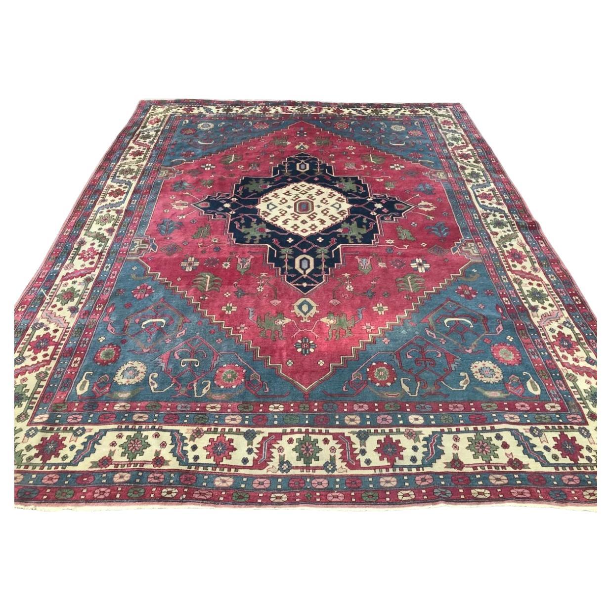 Large-Size Turkish Serapi Hand-Knotted Rug in Mint Condition For Sale