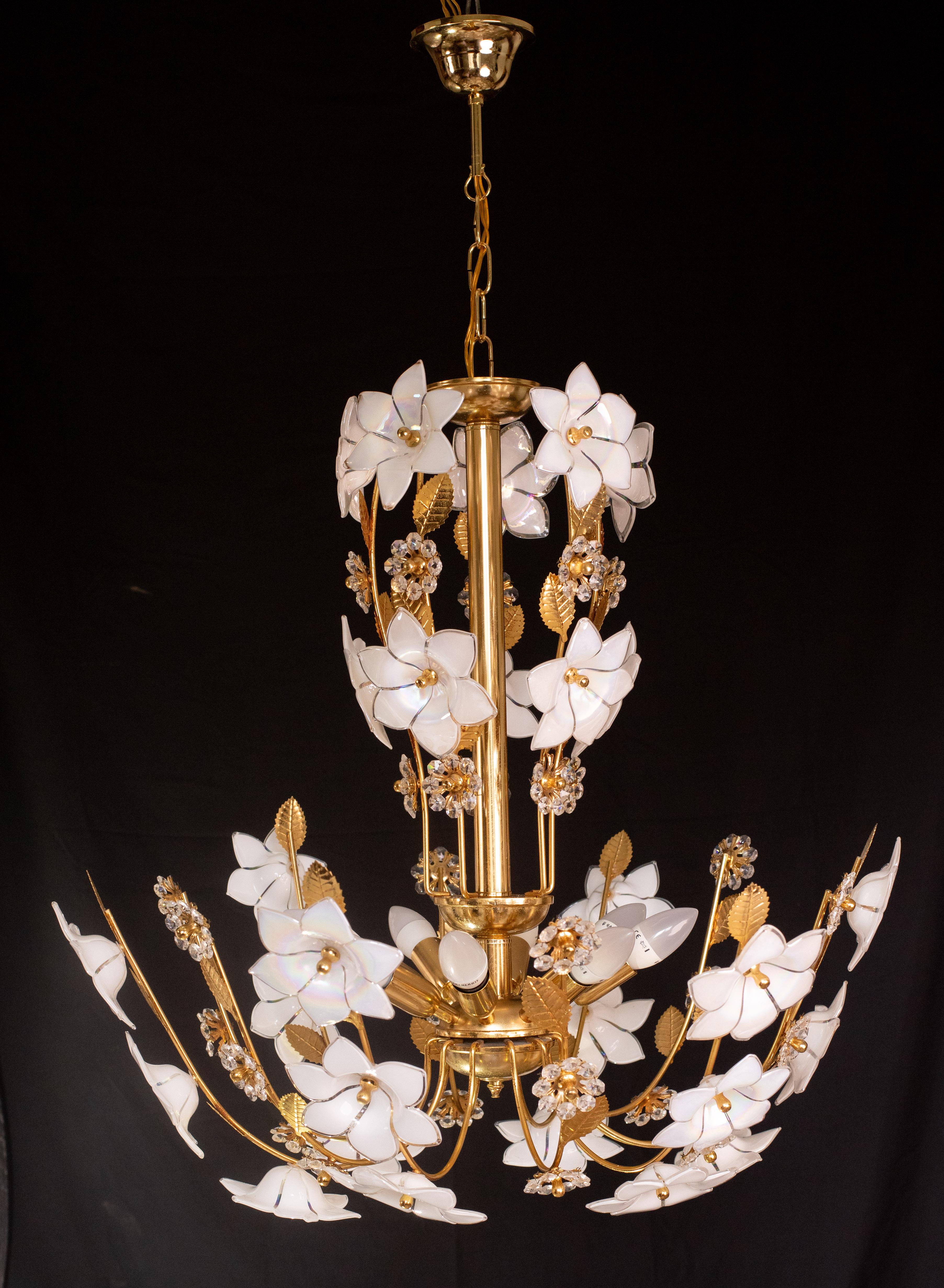 Large Size Vintage Murano Glass Chandelier White Flowers, 1970 For Sale 6