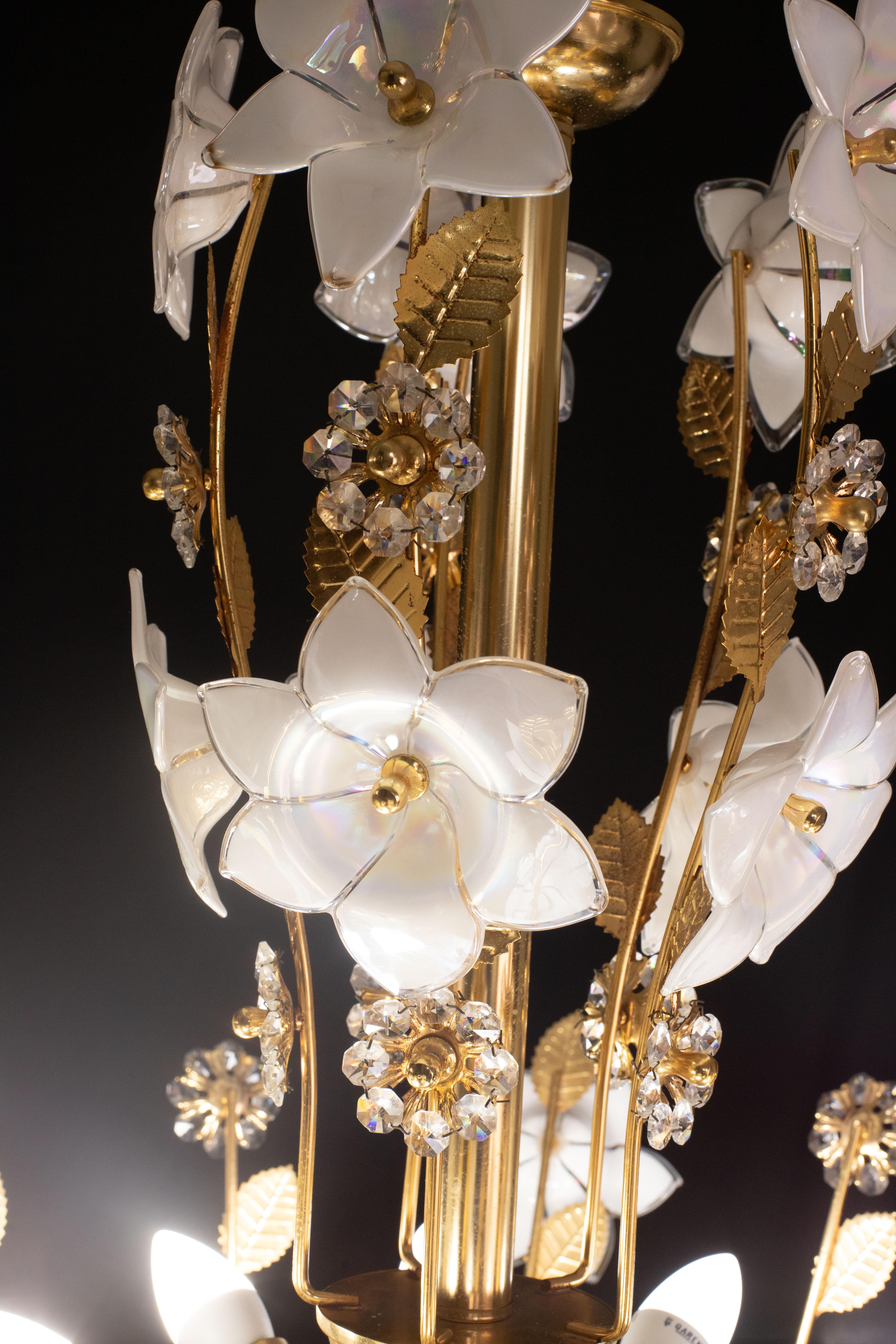 Large Size Vintage Murano Glass Chandelier White Flowers, 1970 For Sale 10