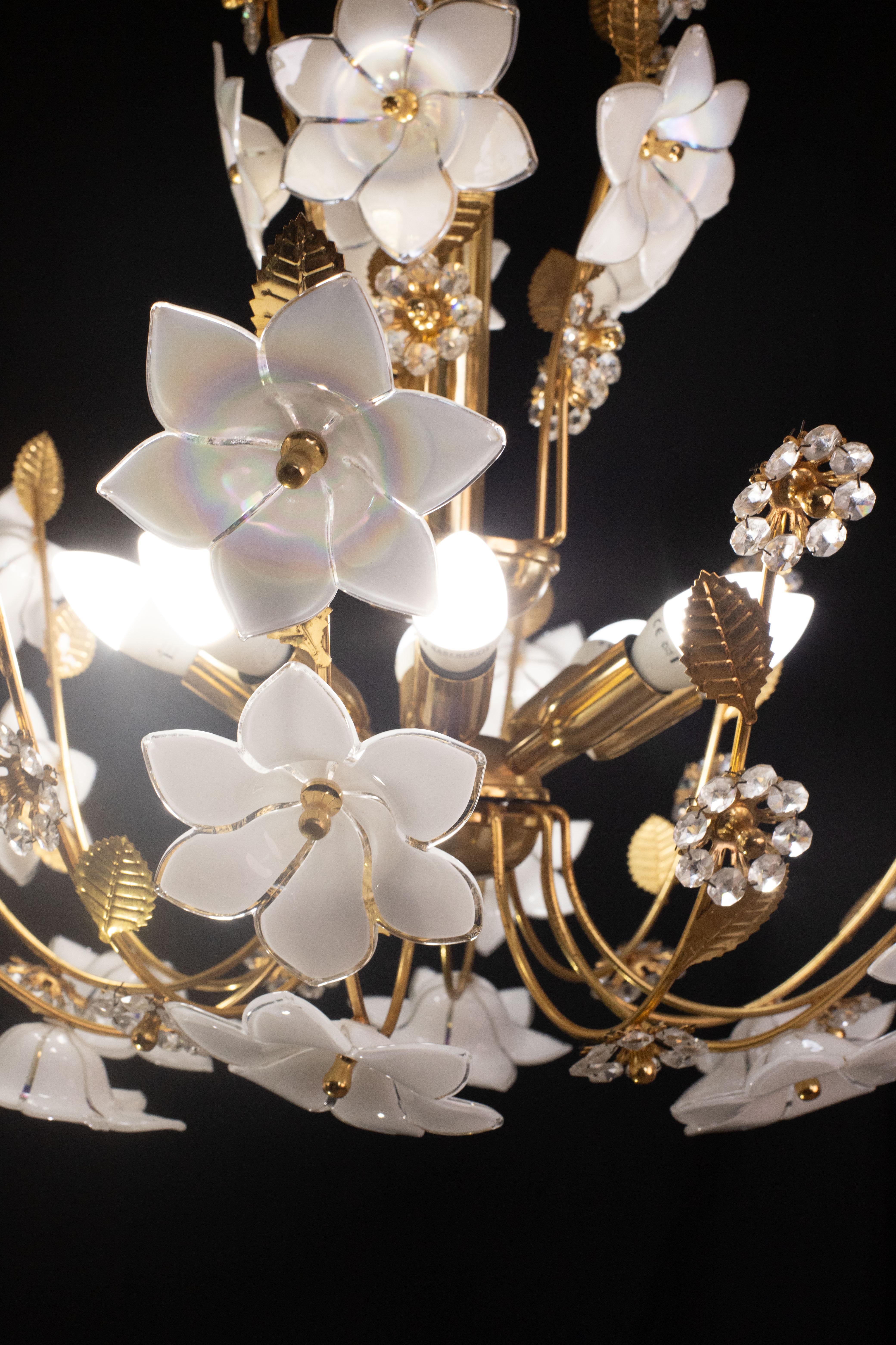 Large Size Vintage Murano Glass Chandelier White Flowers, 1970 For Sale 11