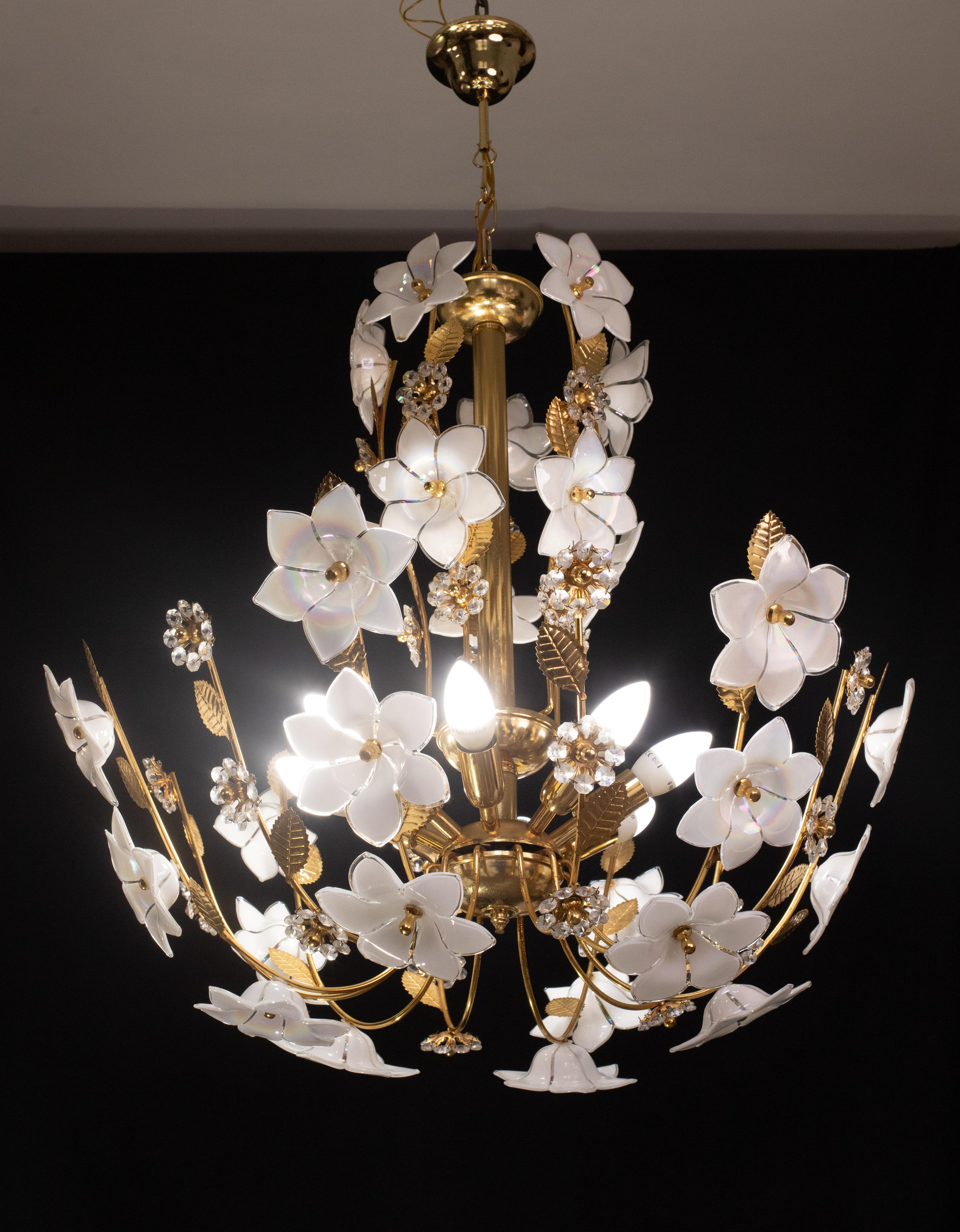 Large Size Vintage Murano Glass Chandelier White Flowers, 1970 For Sale 5